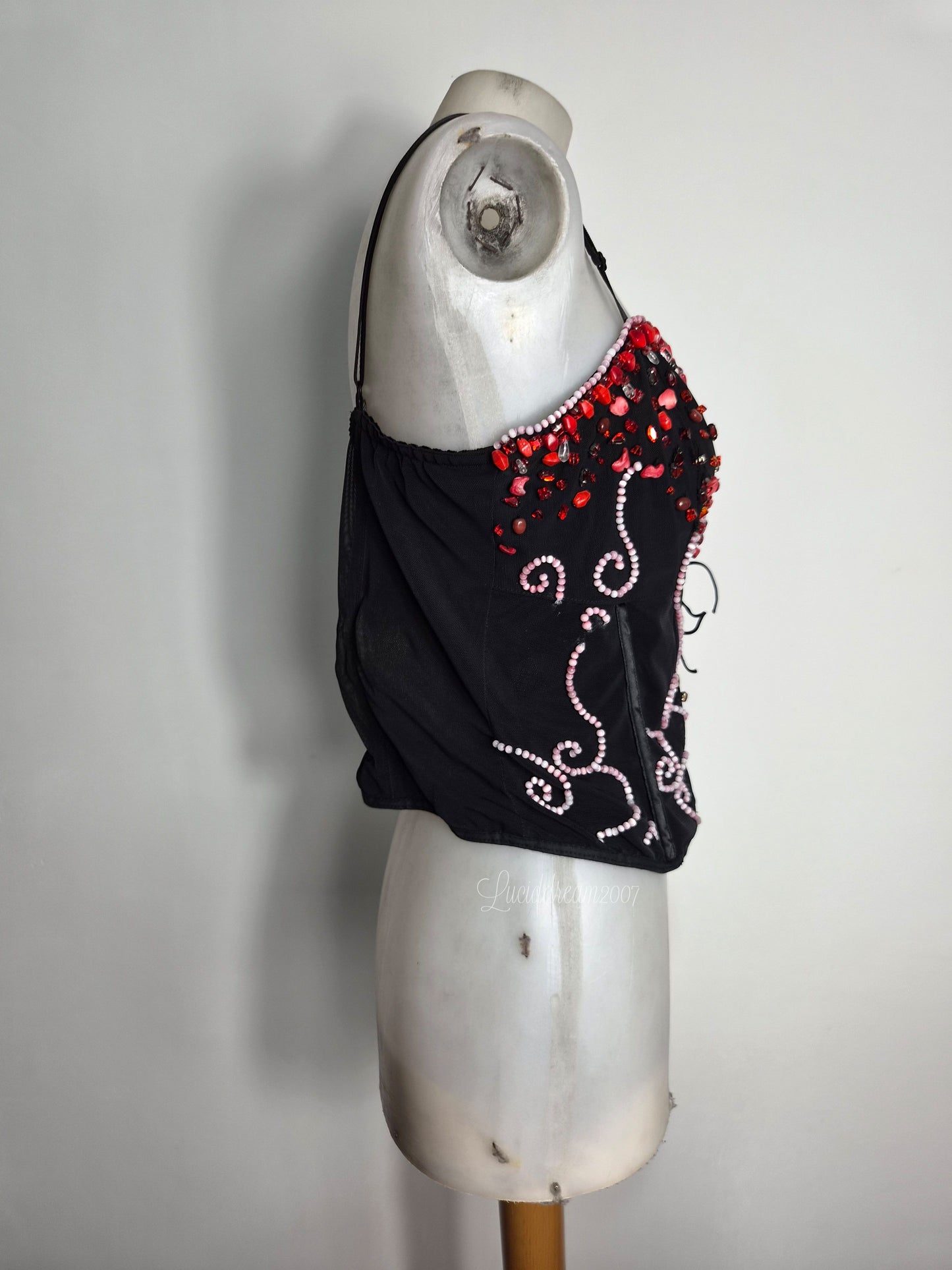 Haut noir brodé de perles