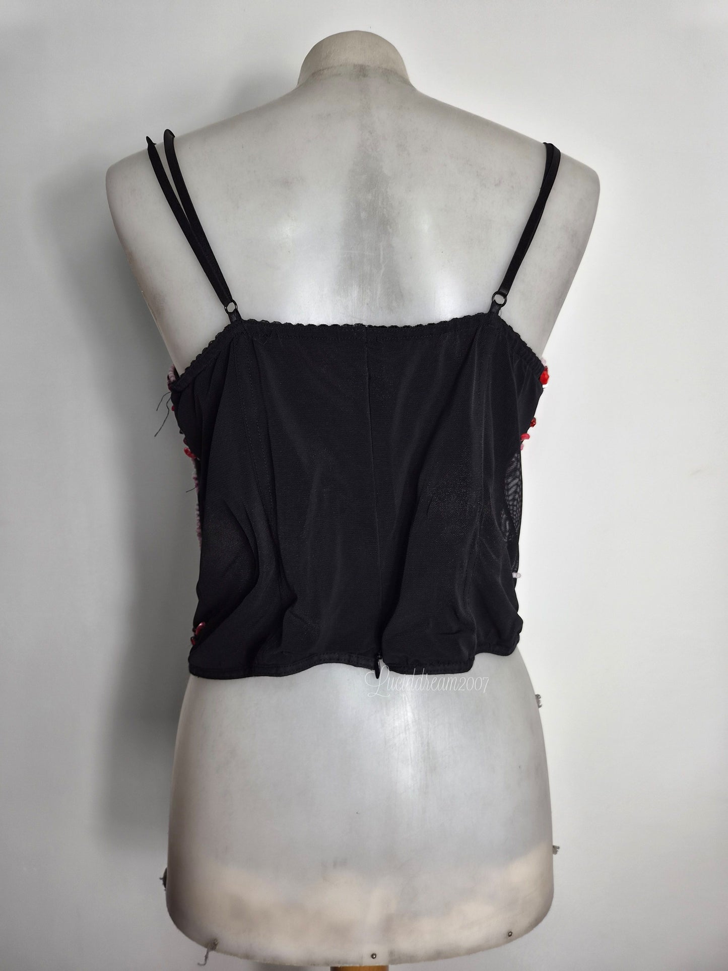Haut noir brodé de perles