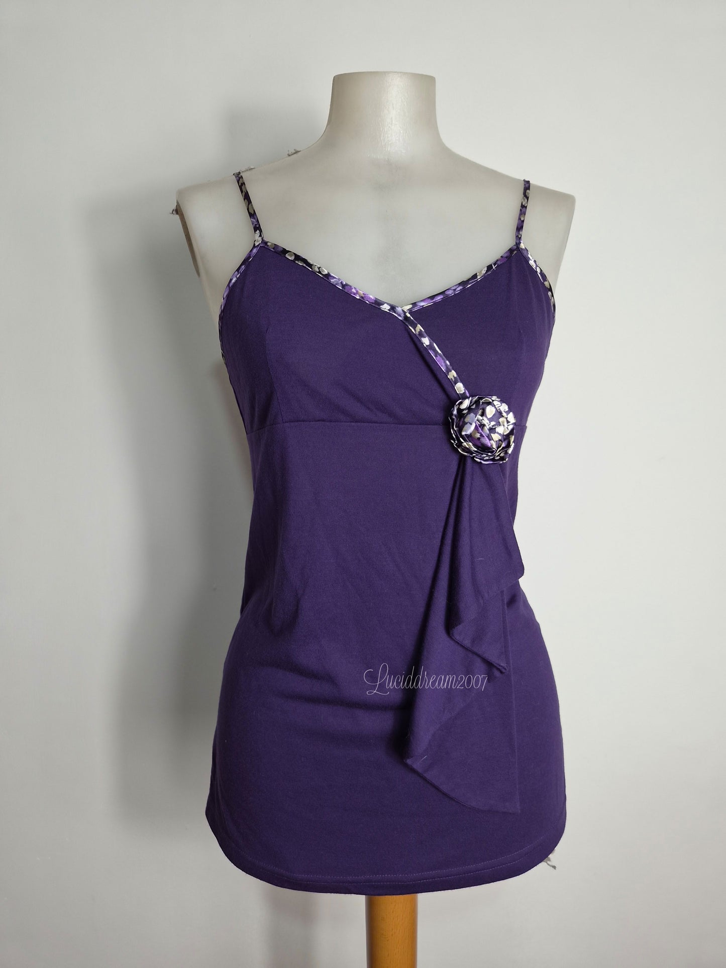 Haut violet detail satiné
