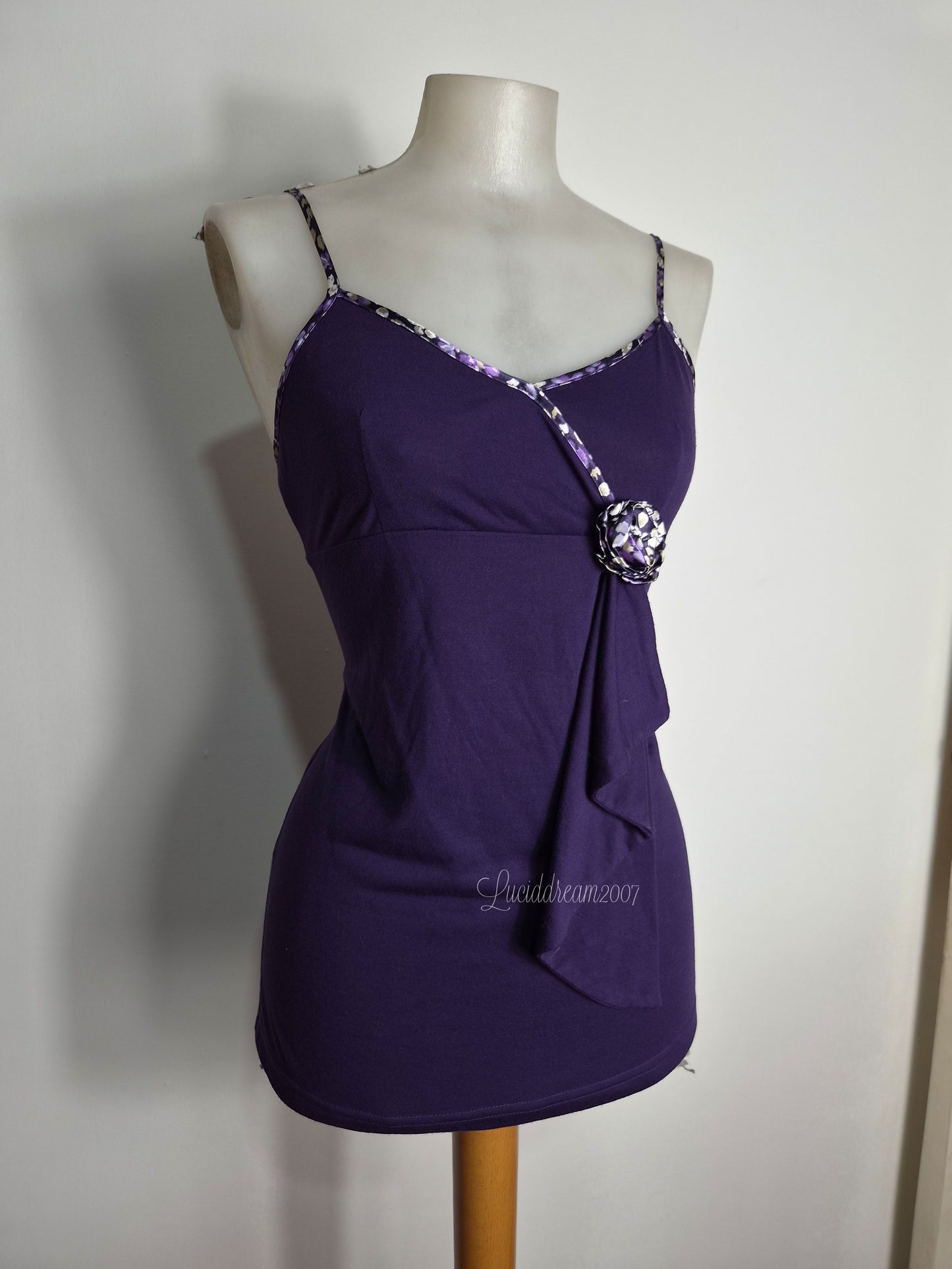 Haut violet detail satiné