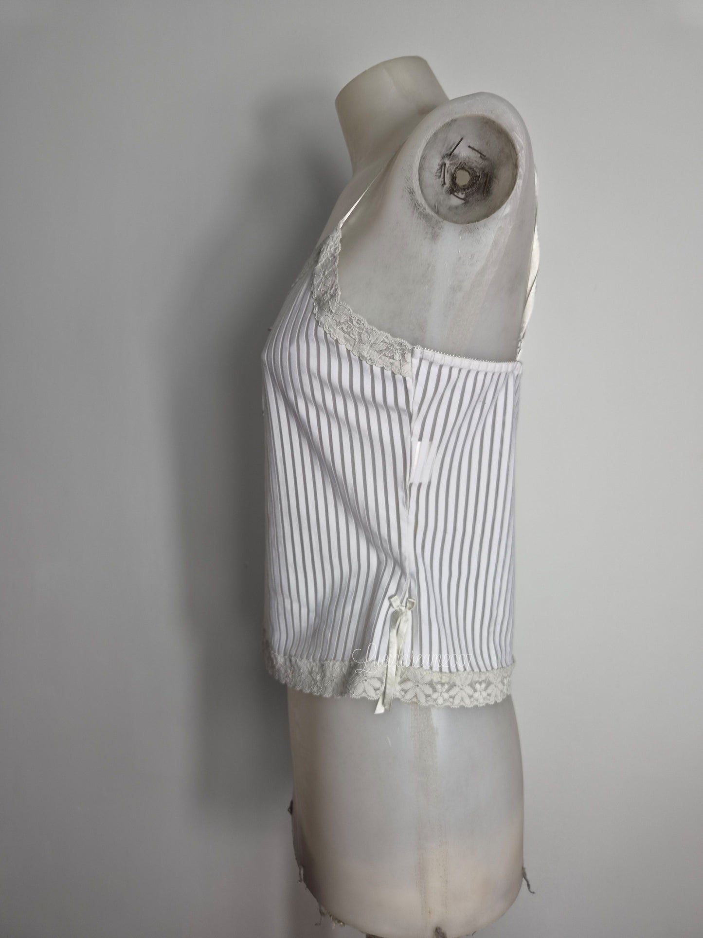 Haut en voile blanc