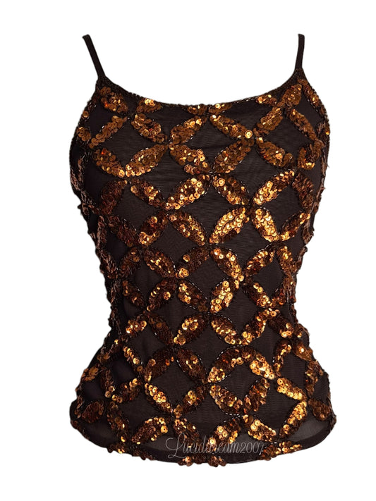 Haut en voile marron entièrement orné de sequins cuivrés formant un motif géométrique en losanges. Top vintage fairycore/féérique sorti d'une reverie.