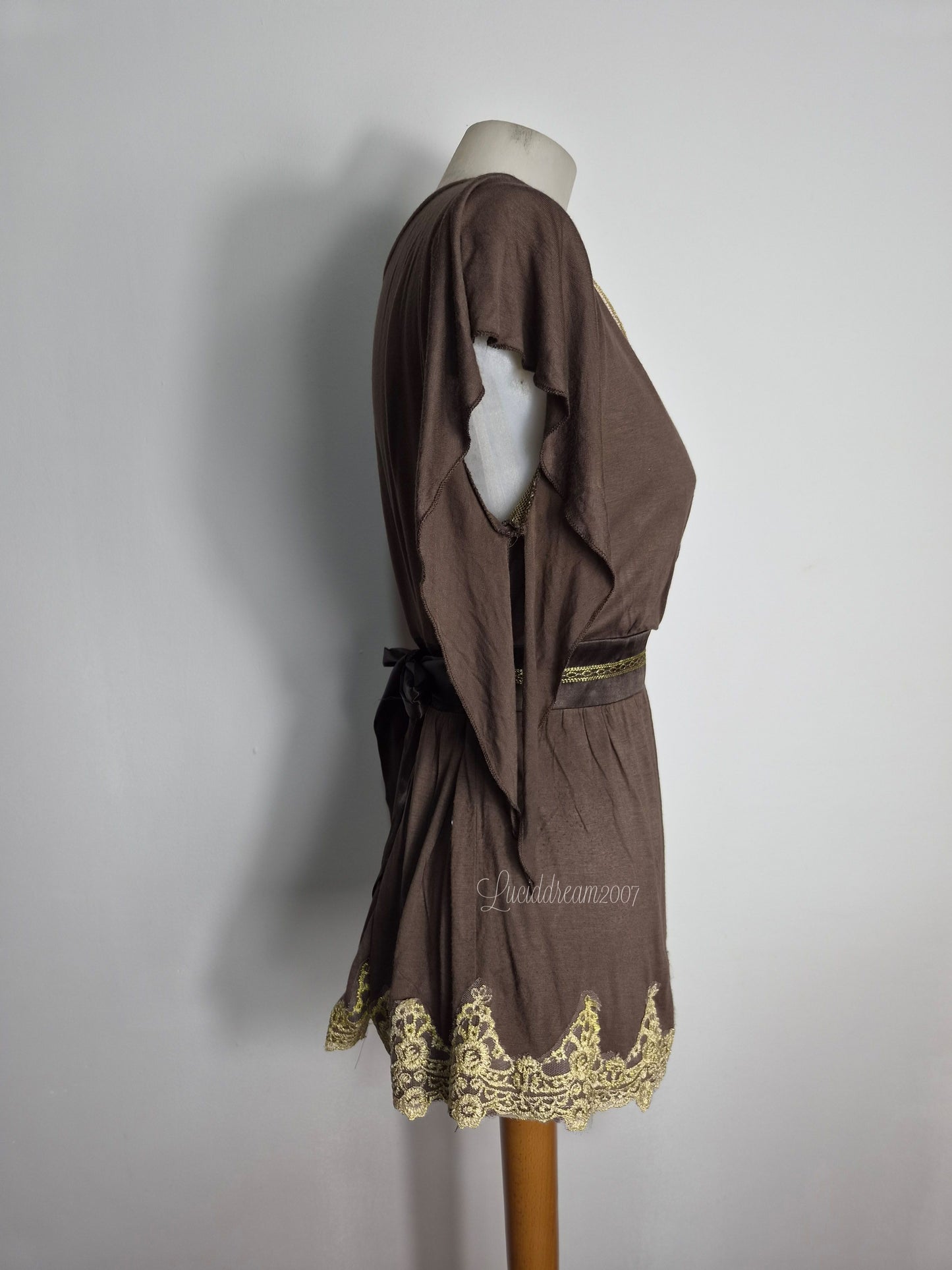 Haut marron détails dorés