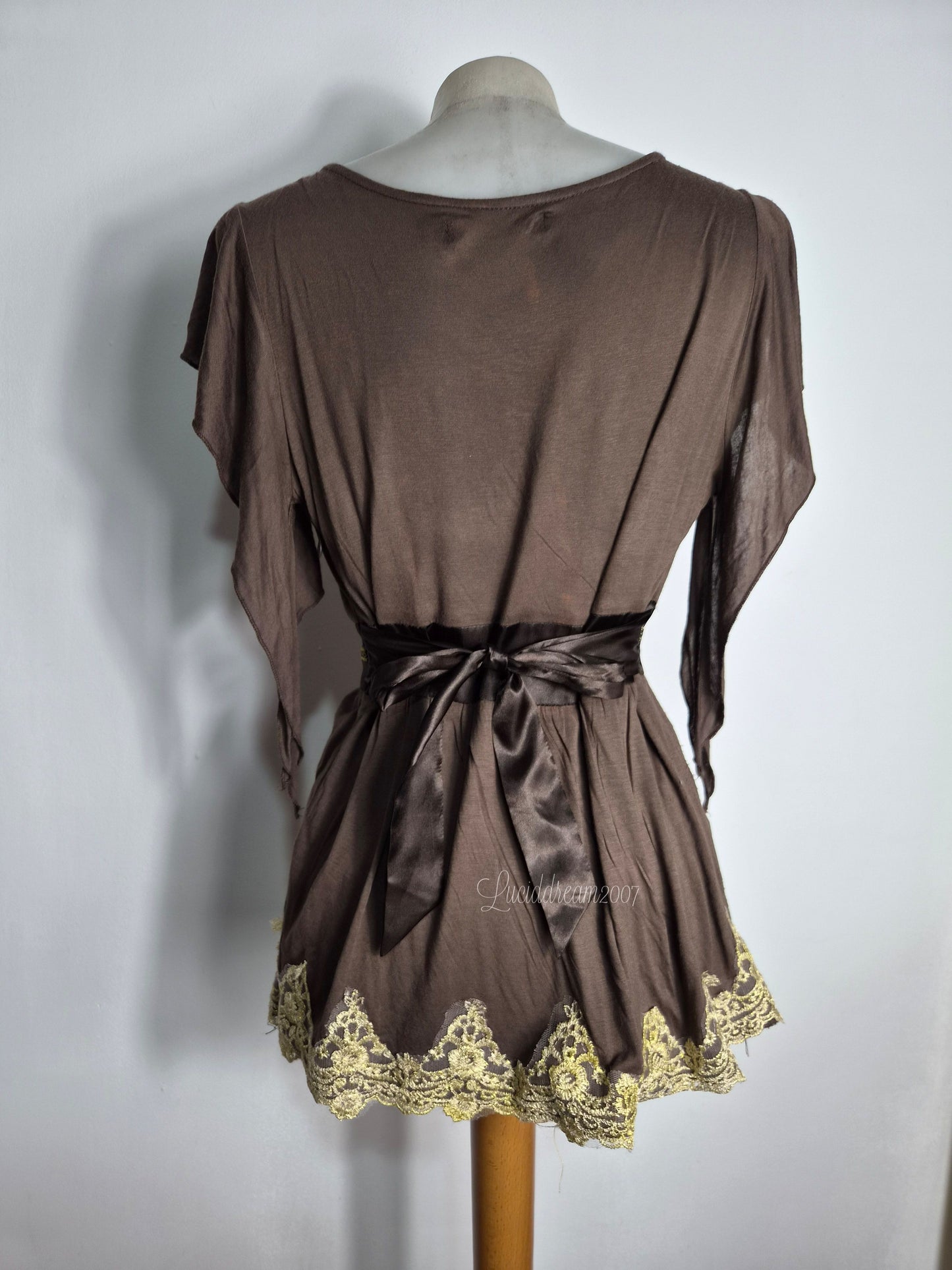 Haut marron détails dorés