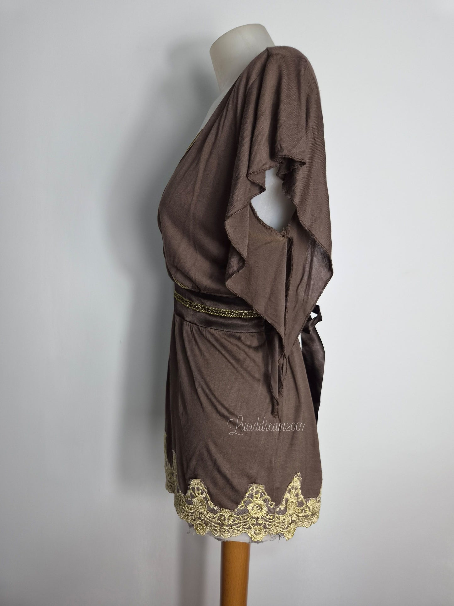Haut marron détails dorés