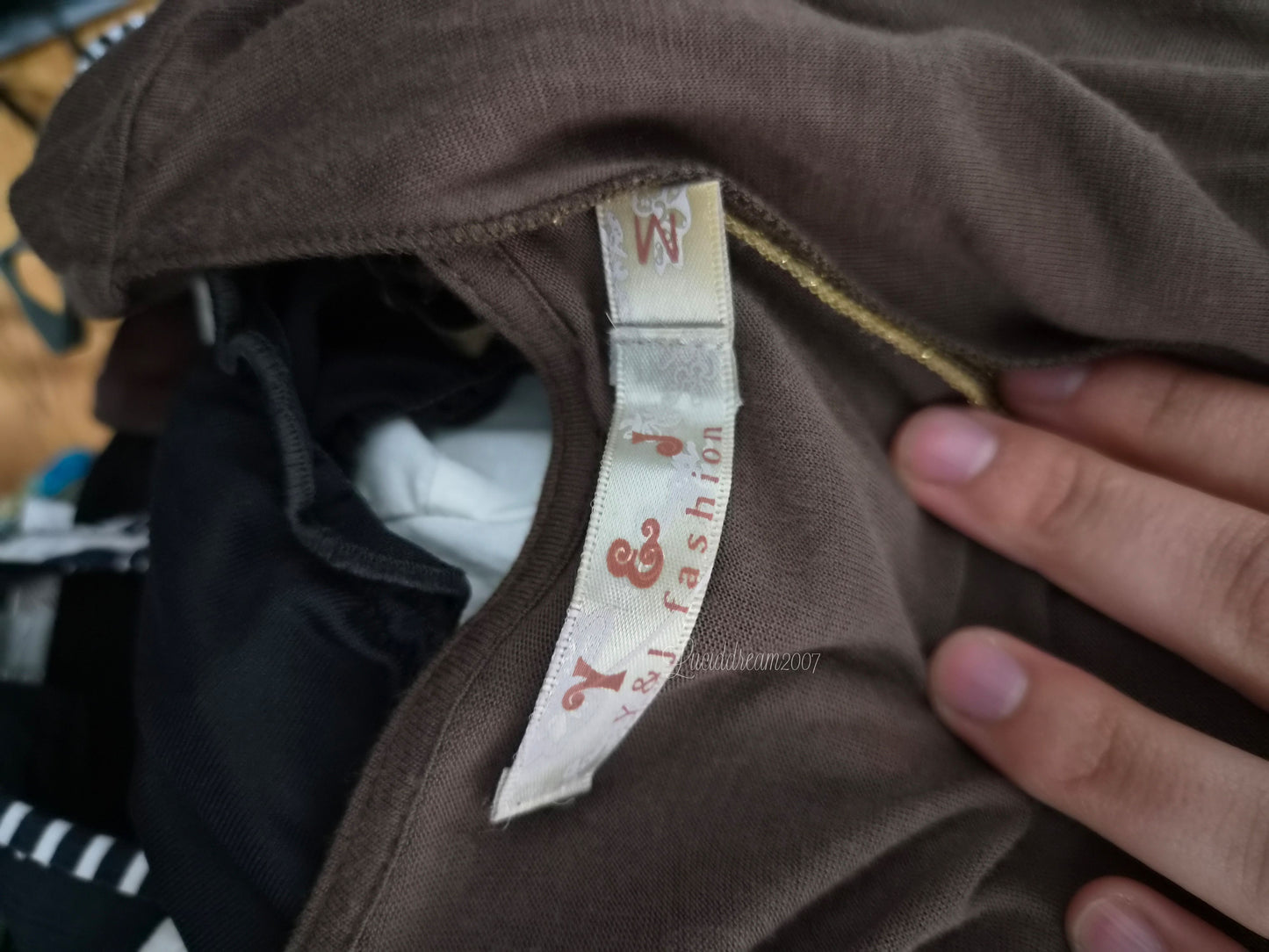 Haut marron détails dorés