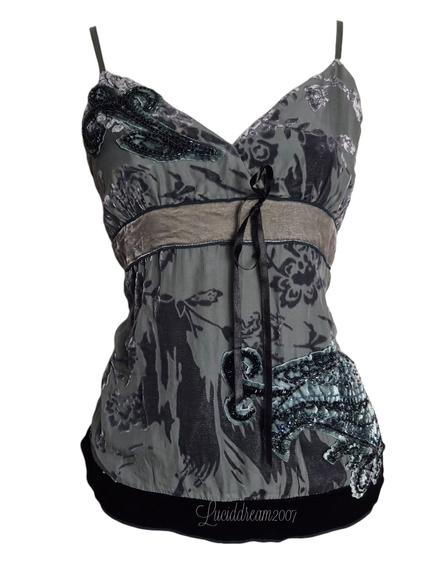 Débardeur vintage Y2K en velours gris et noir et tulle. Broderies complexes, sequins et lien à nouer. Esprit Whimsigoth fairycore sorti d'une reverie.