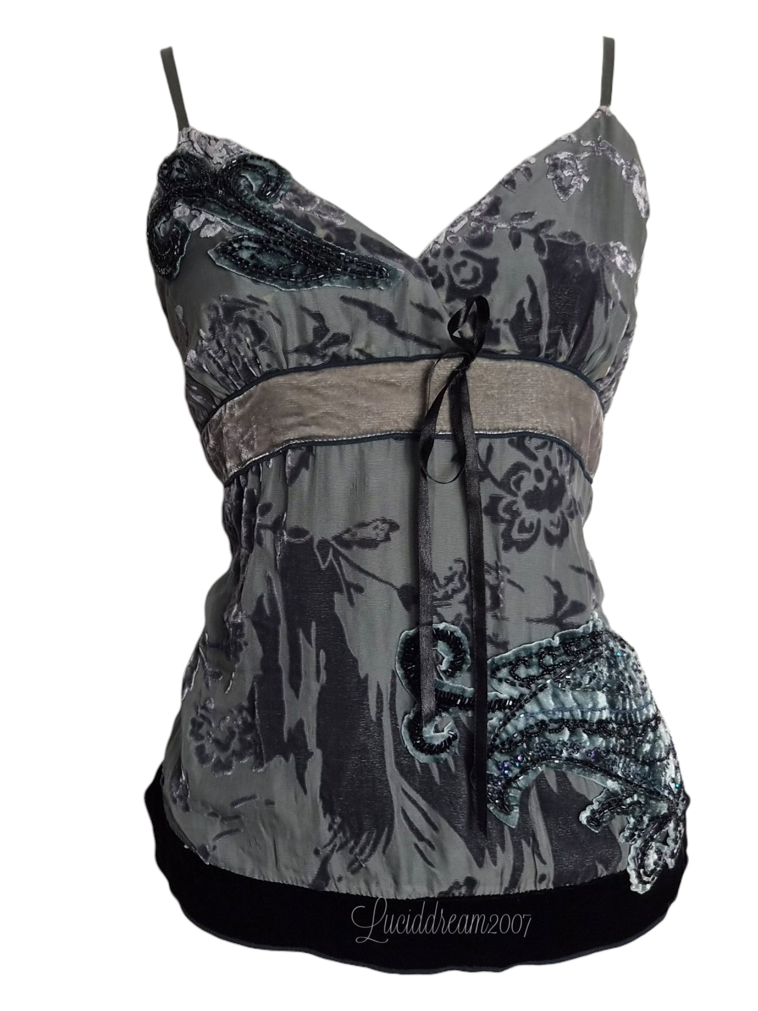 Débardeur vintage Y2K en velours gris et noir et tulle. Broderies complexes, sequins et lien à nouer. Esprit Whimsigoth fairycore sorti d'une reverie.