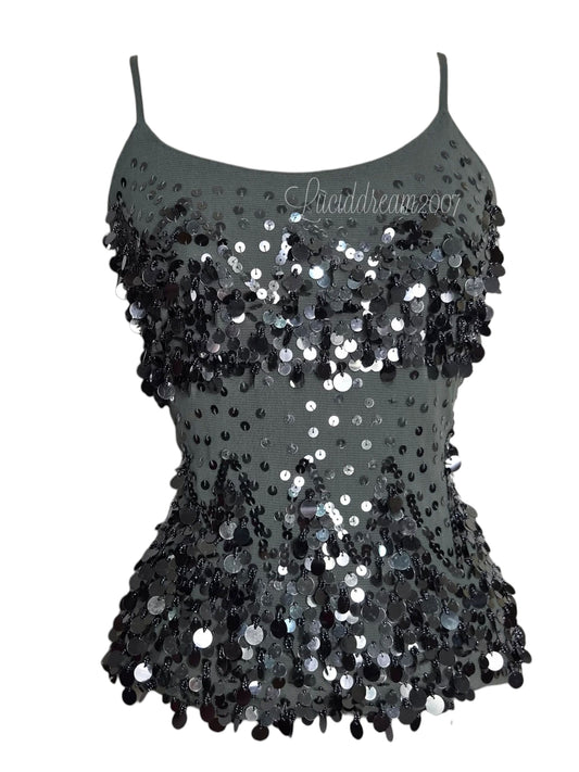 Débardeur vintage Y2K en tulle gris avec des sequins argentés scintillants. Le look de soirée fairycore/goth. Top vintage sorti d'une reverie.