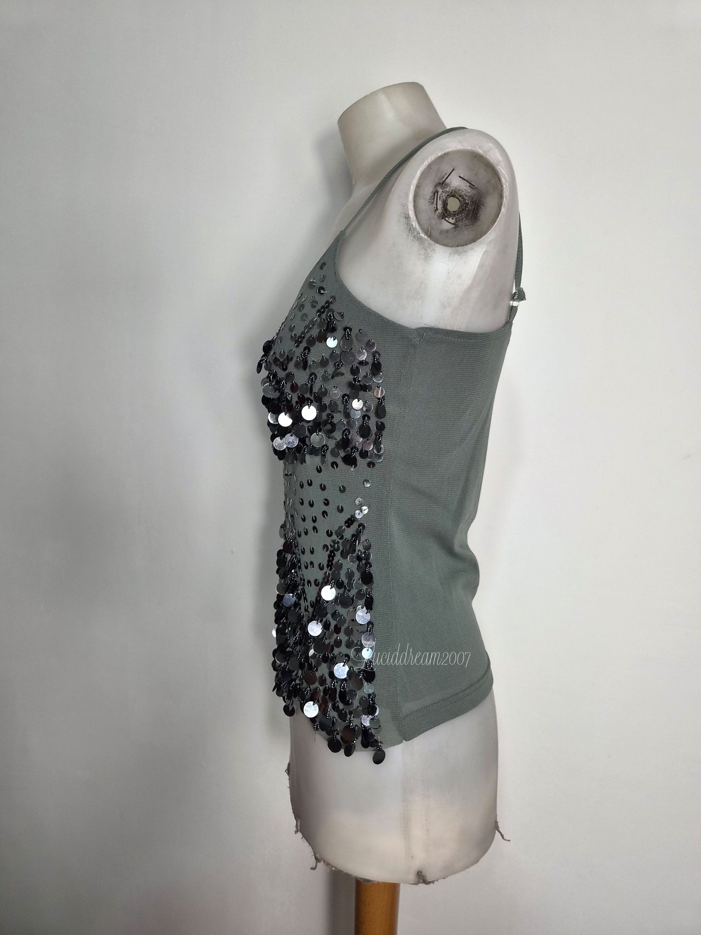 Haut brodé gris et argent