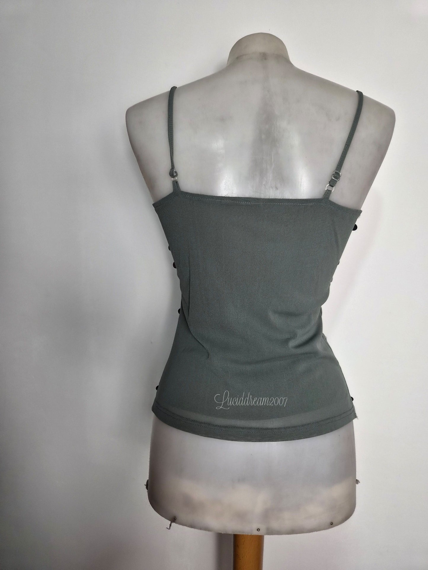 Haut brodé gris et argent