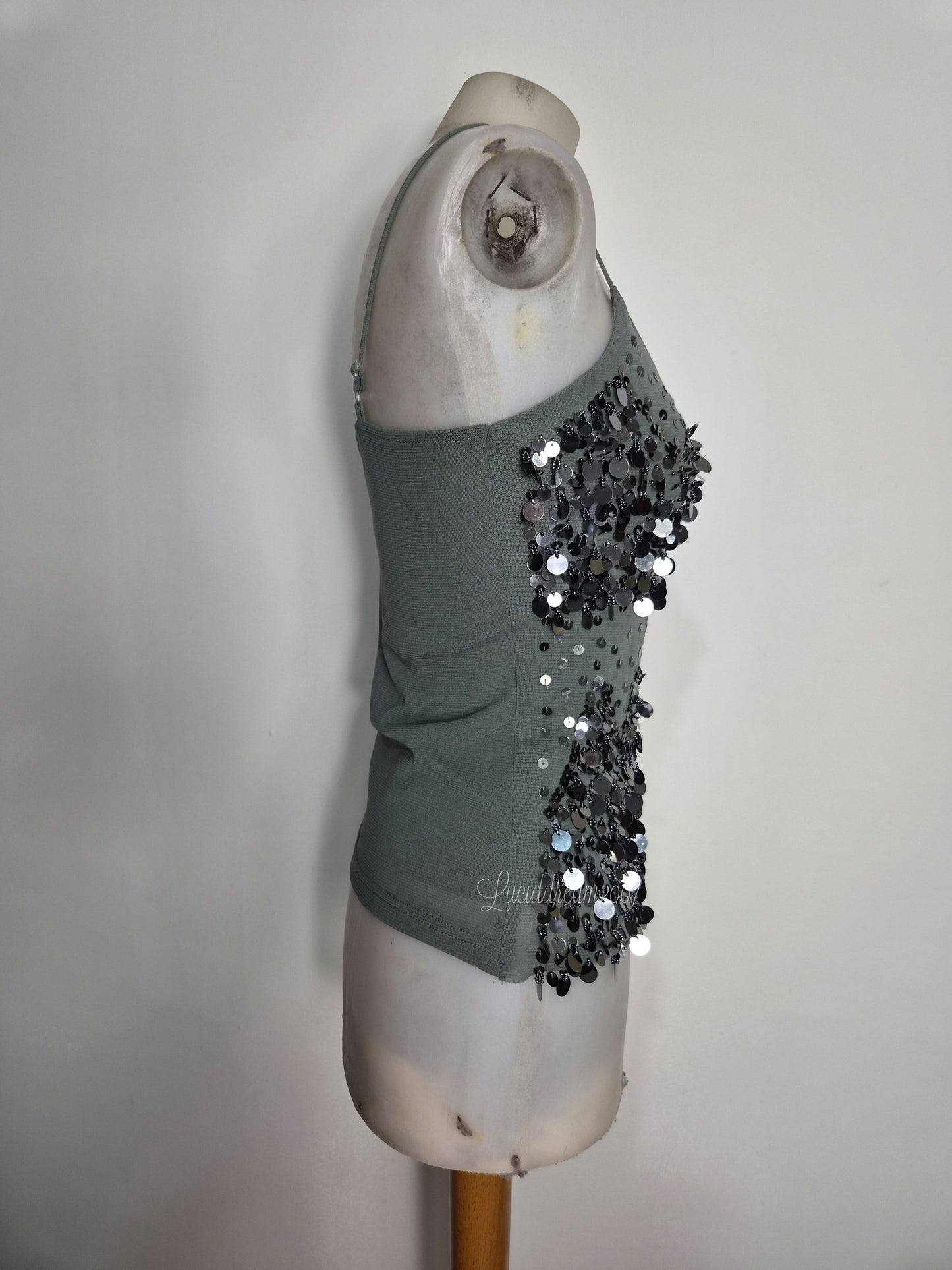 Haut brodé gris et argent