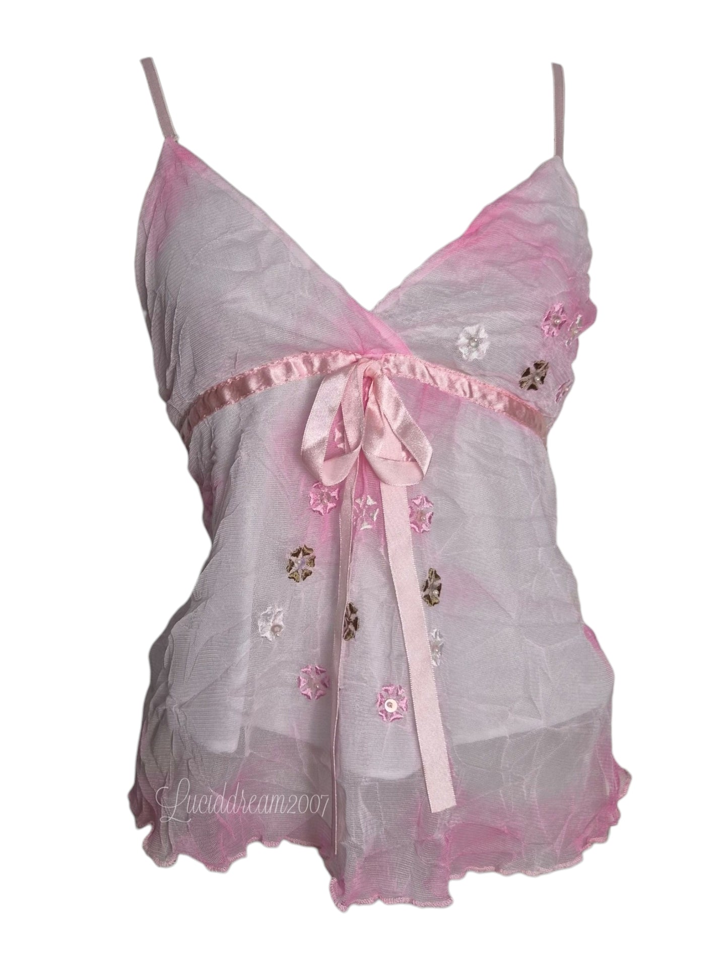 Débardeur vintage Y2K rose en tulle transparent avec broderies florales, sequins et lien à nouer. Esthétique fairycore sortie d'une reverie.