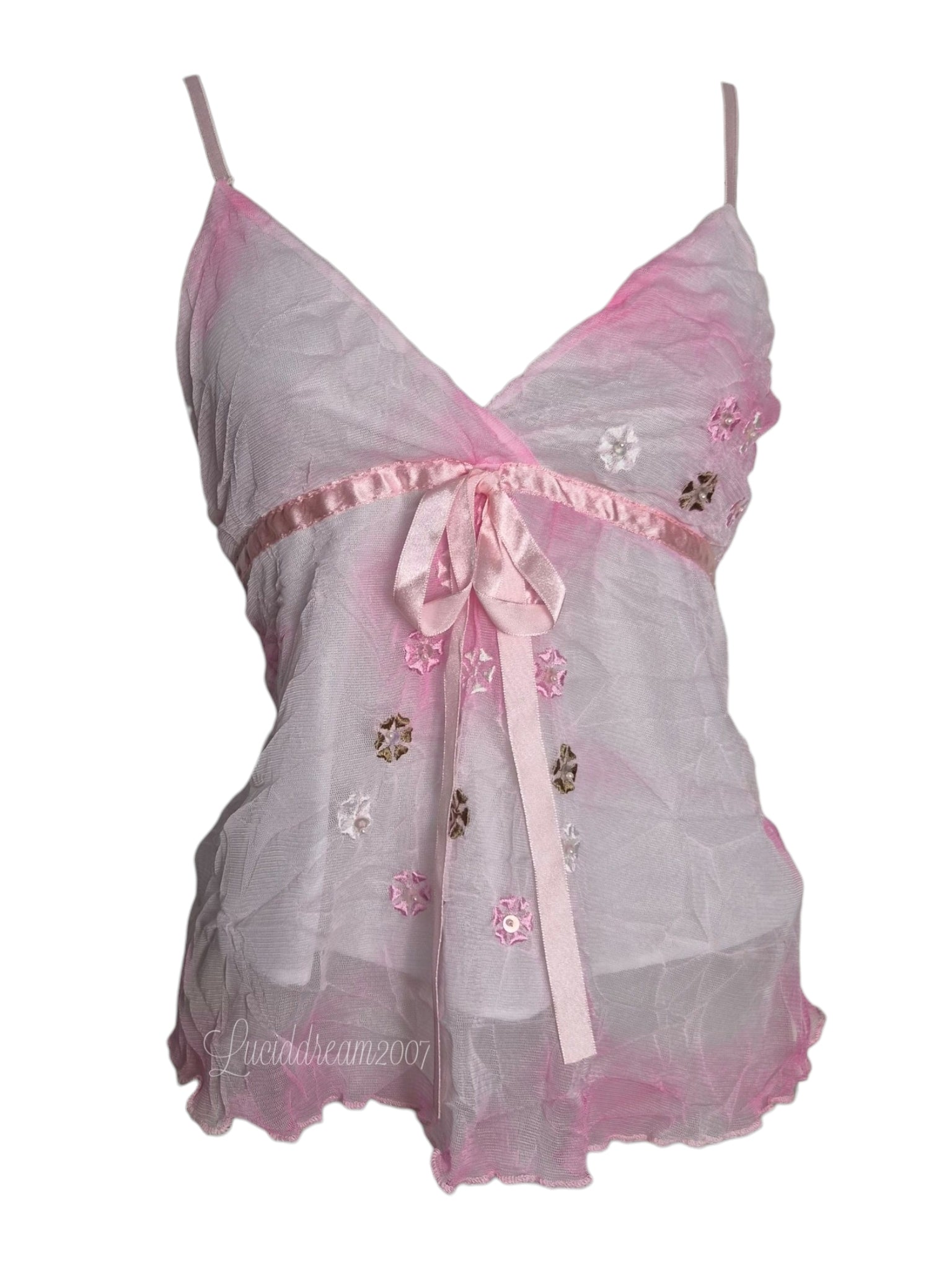 Débardeur vintage Y2K rose en tulle transparent avec broderies florales, sequins et lien à nouer. Esthétique fairycore sortie d'une reverie.
