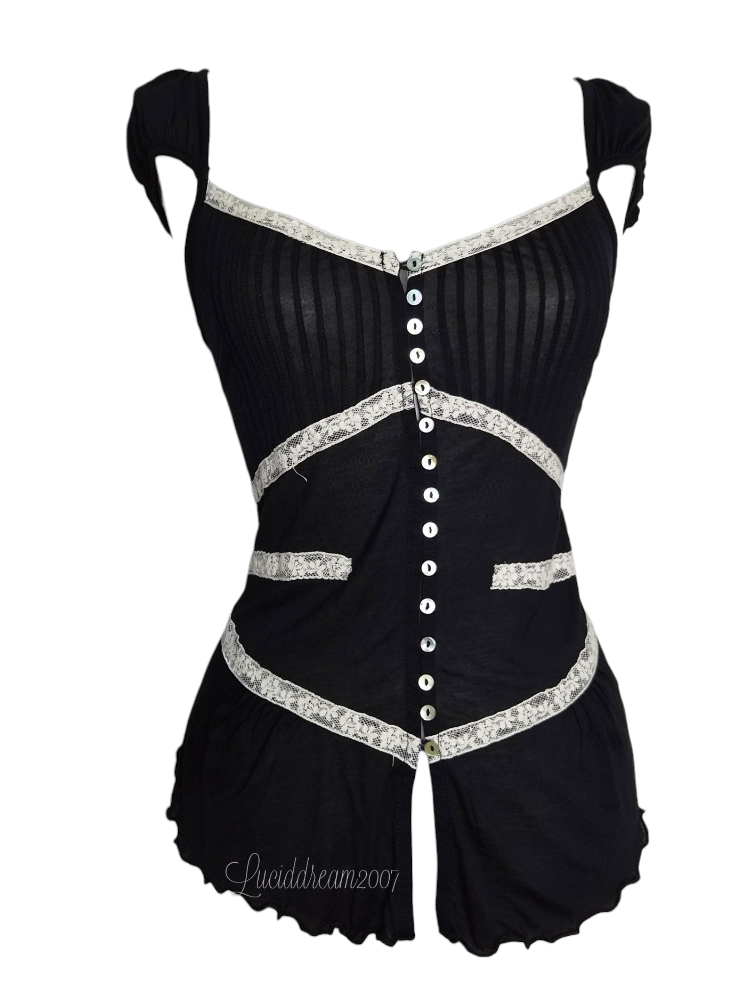 Haut en voile et dentelle noire et blanc. Kookai vintage, avec un style milkmaid et coquette un peu dark.