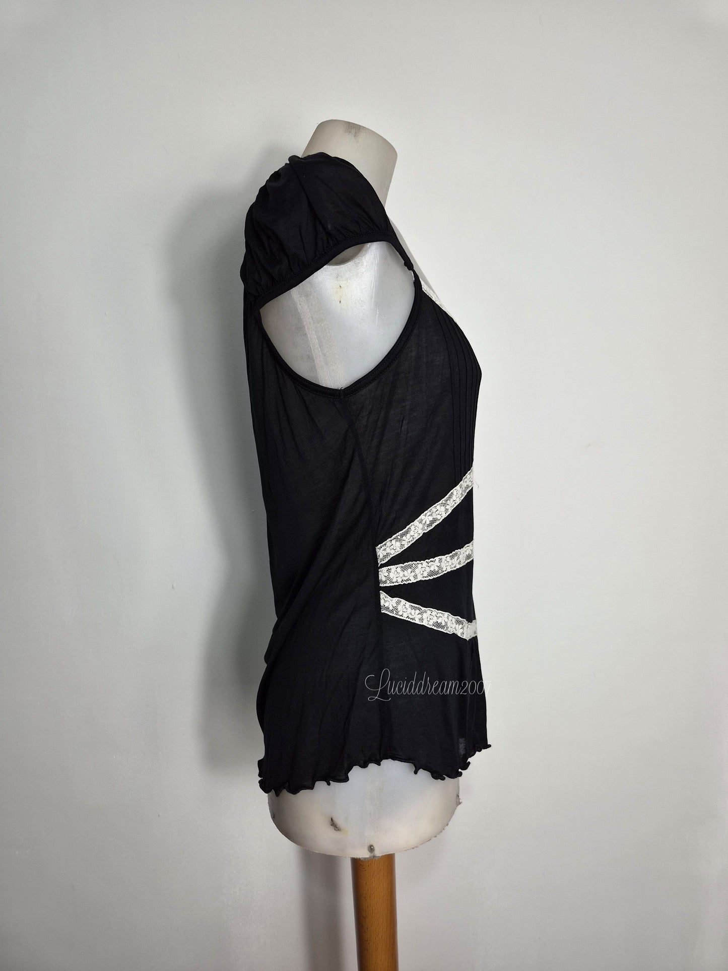 Haut en voile noir et blanc