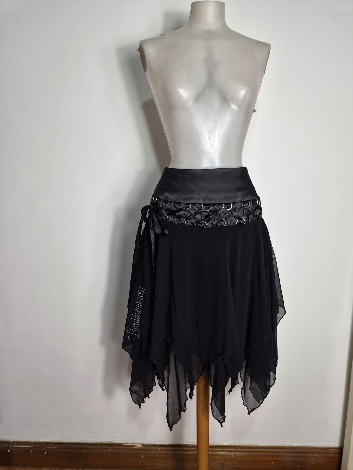 Jupe asymétrique avec laçage