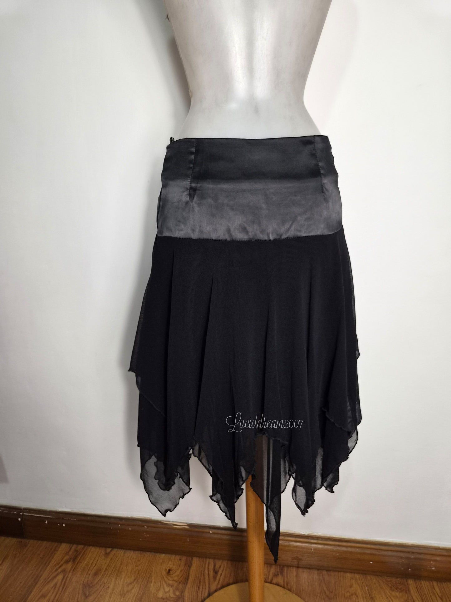 Jupe asymétrique avec laçage
