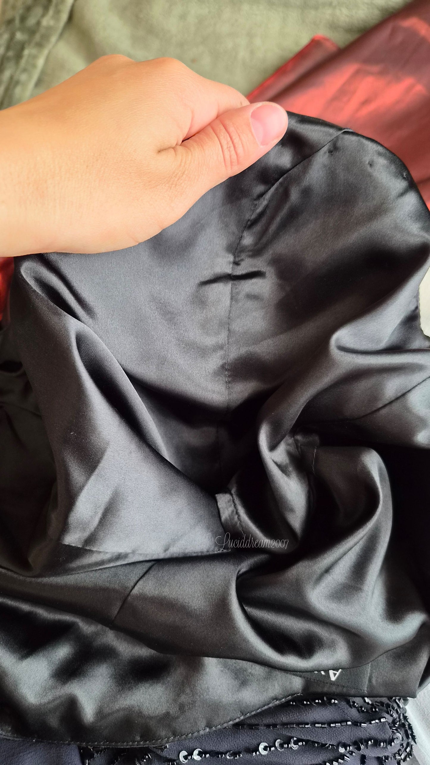 Robe en soie brodée grise dégradée