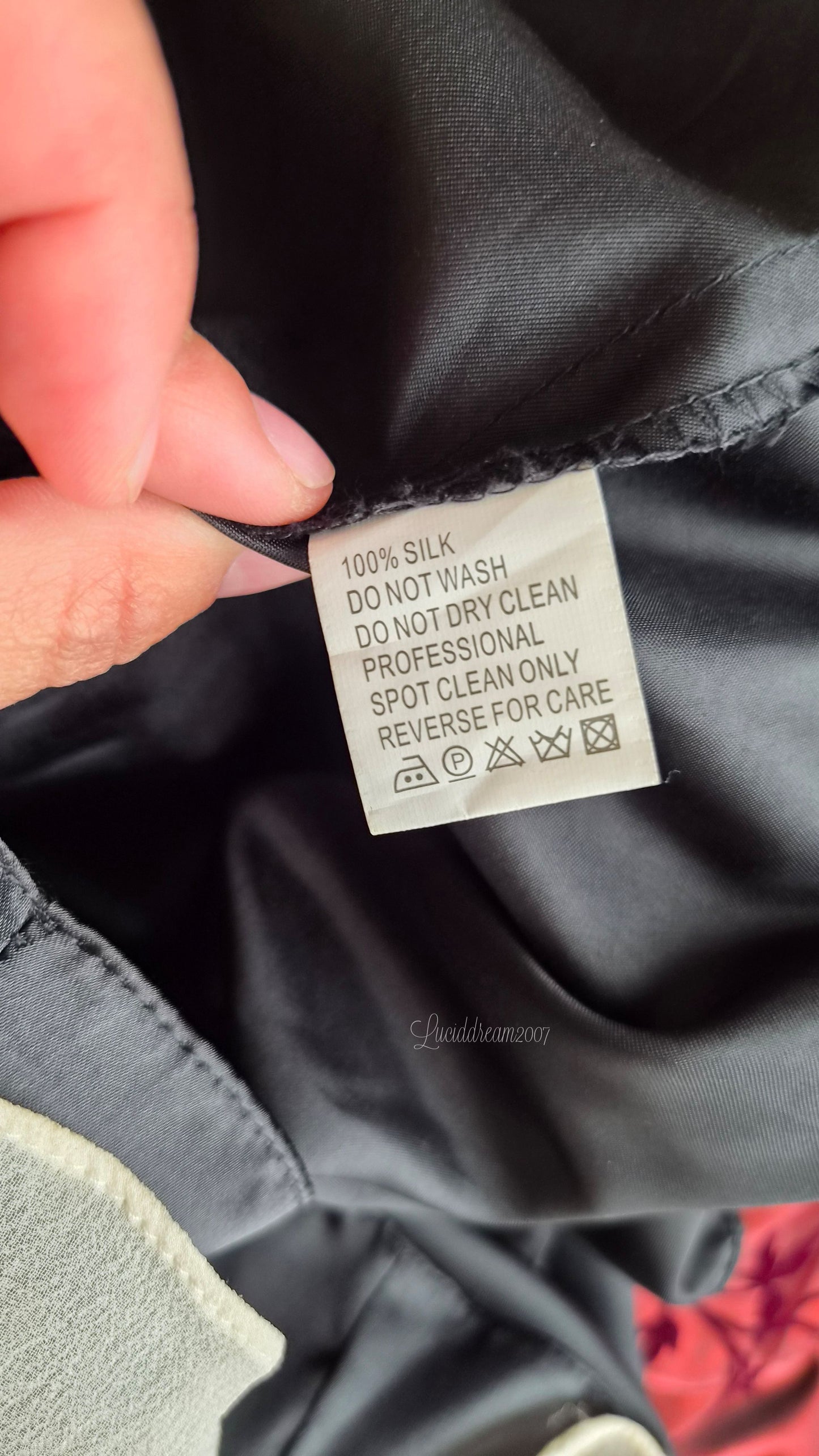 Robe en soie brodée grise dégradée