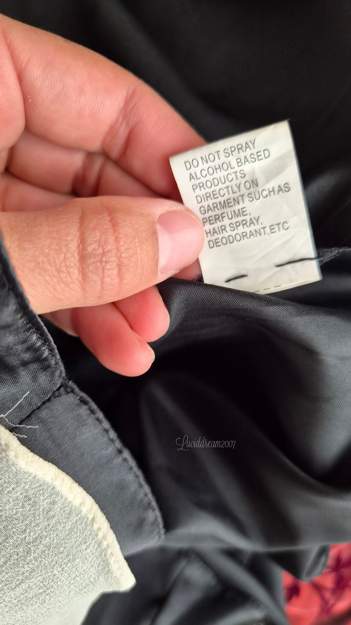 Robe en soie brodée grise dégradée