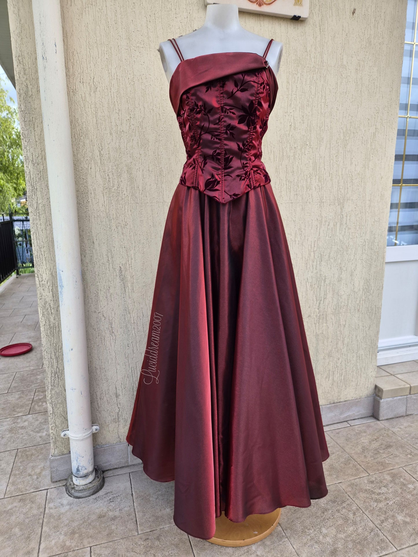 Robe de soirée bordeau