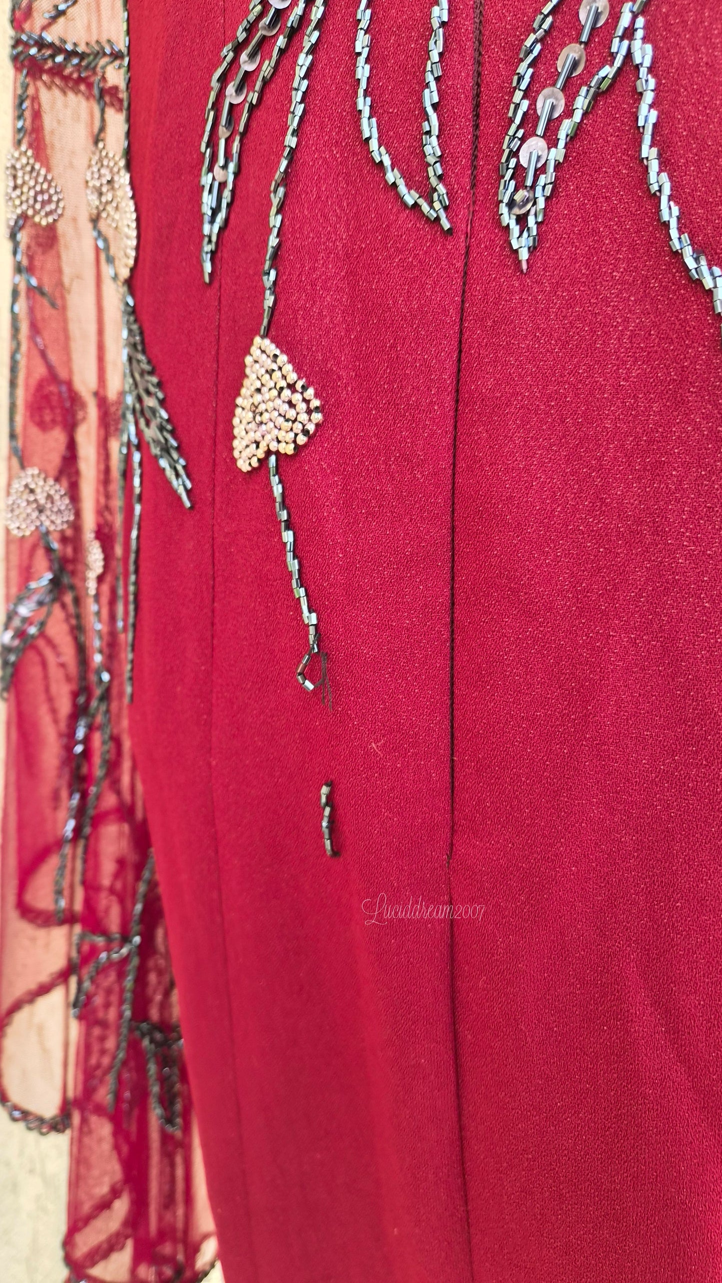 Long-sleeved dress with embroidered details