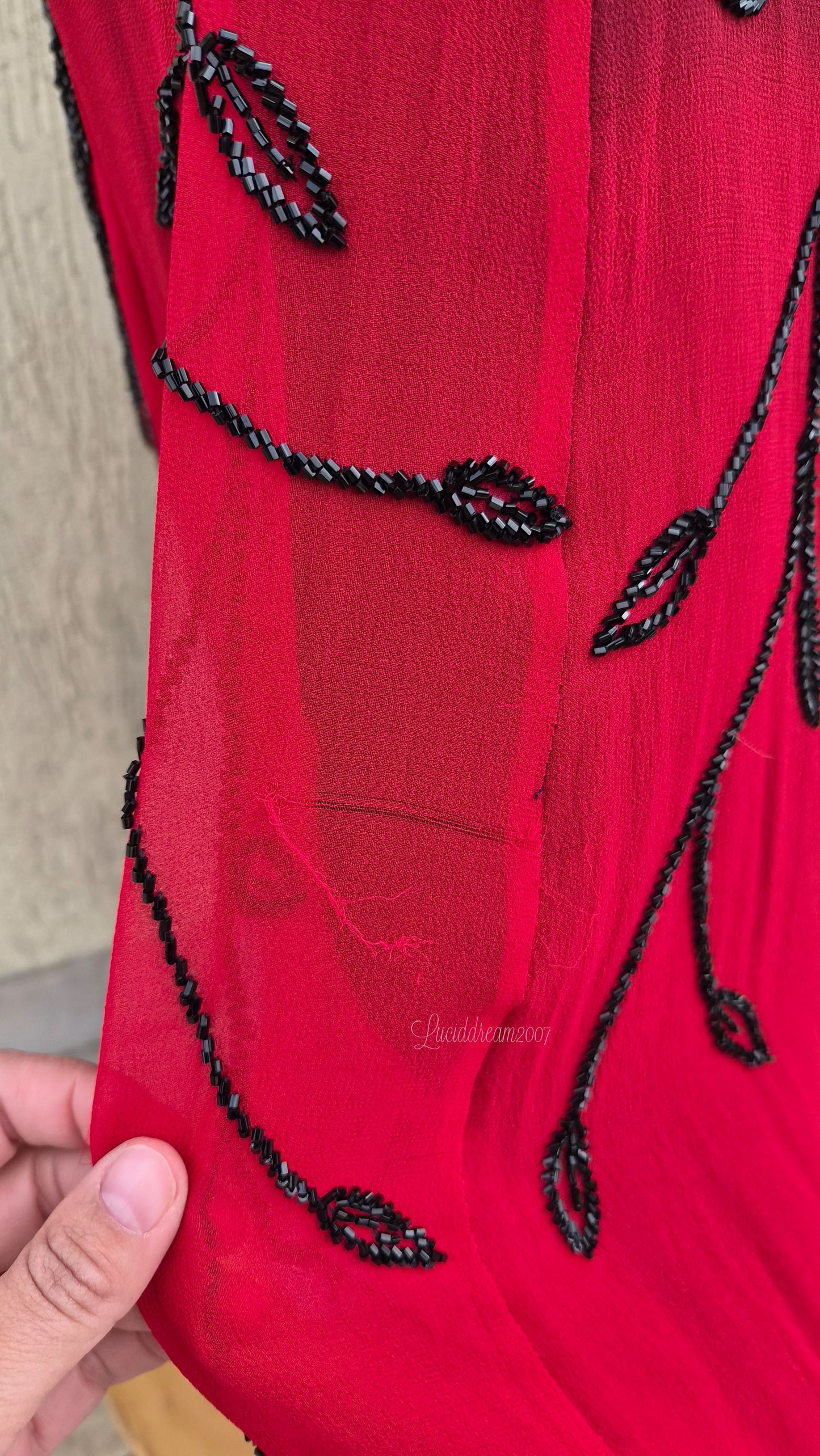 Robe en soie brodée dégradée rouge et noire
