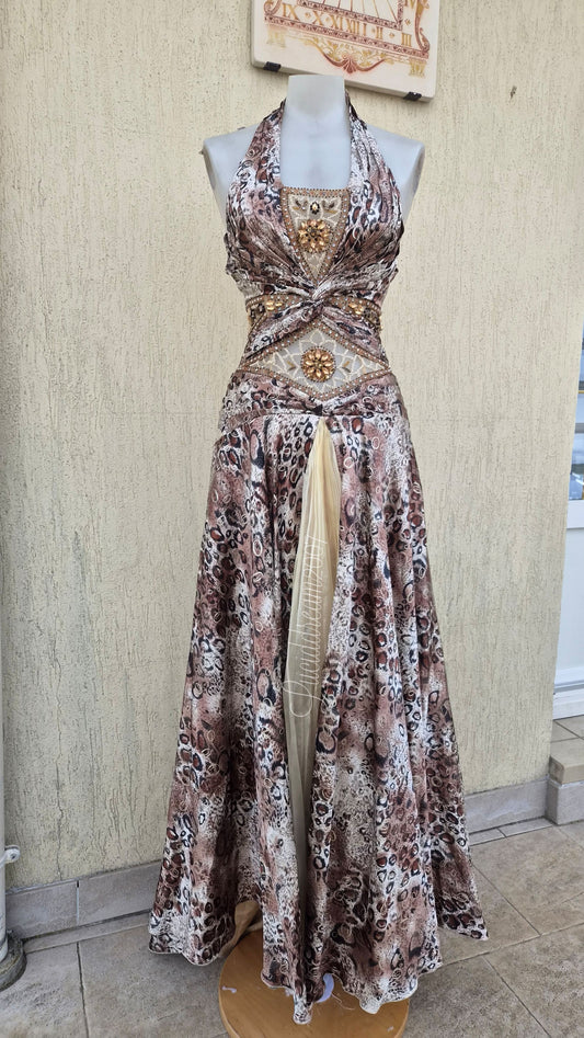 Robe tons beige brodée
