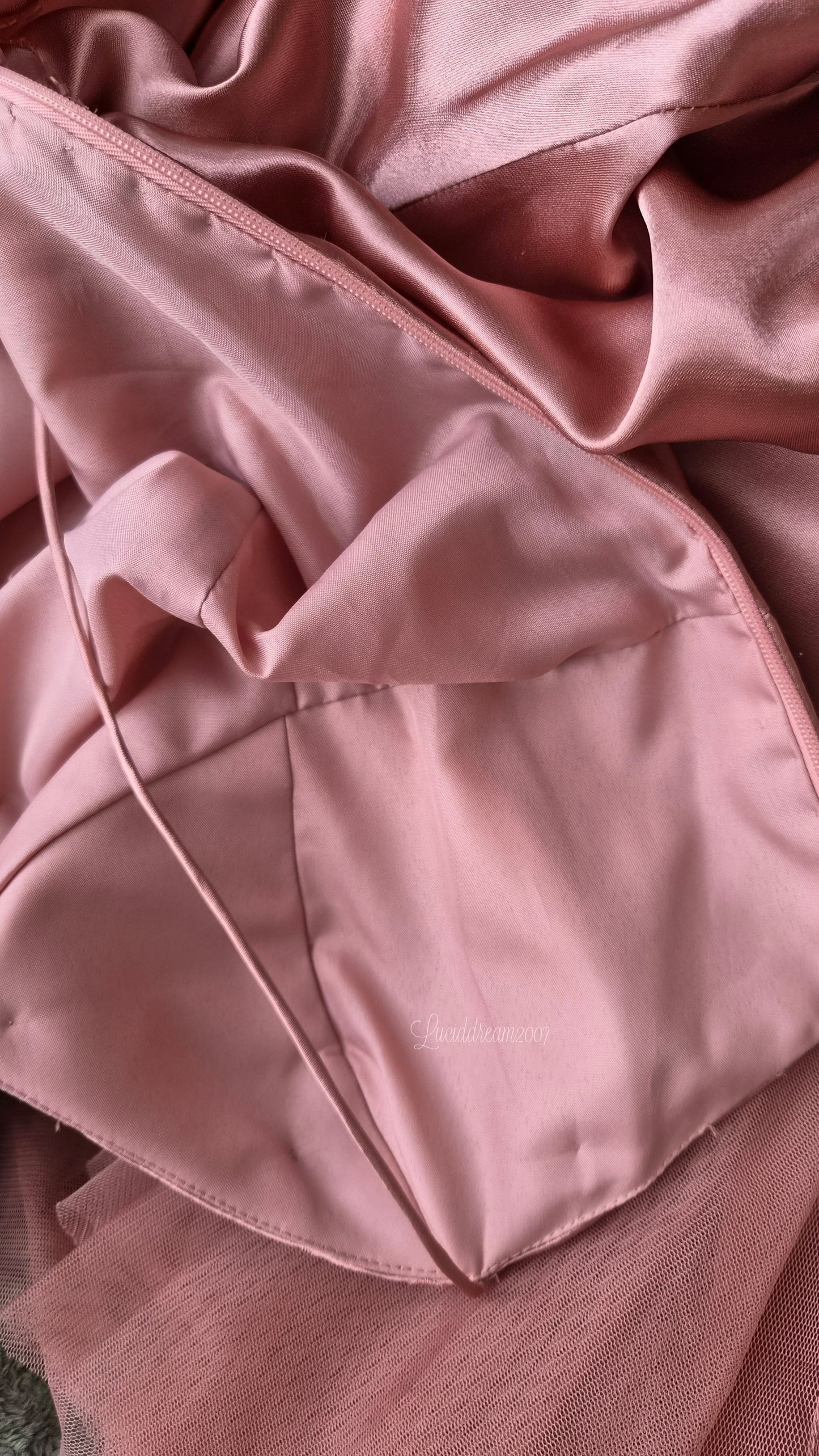 Robe rose poudré brodée