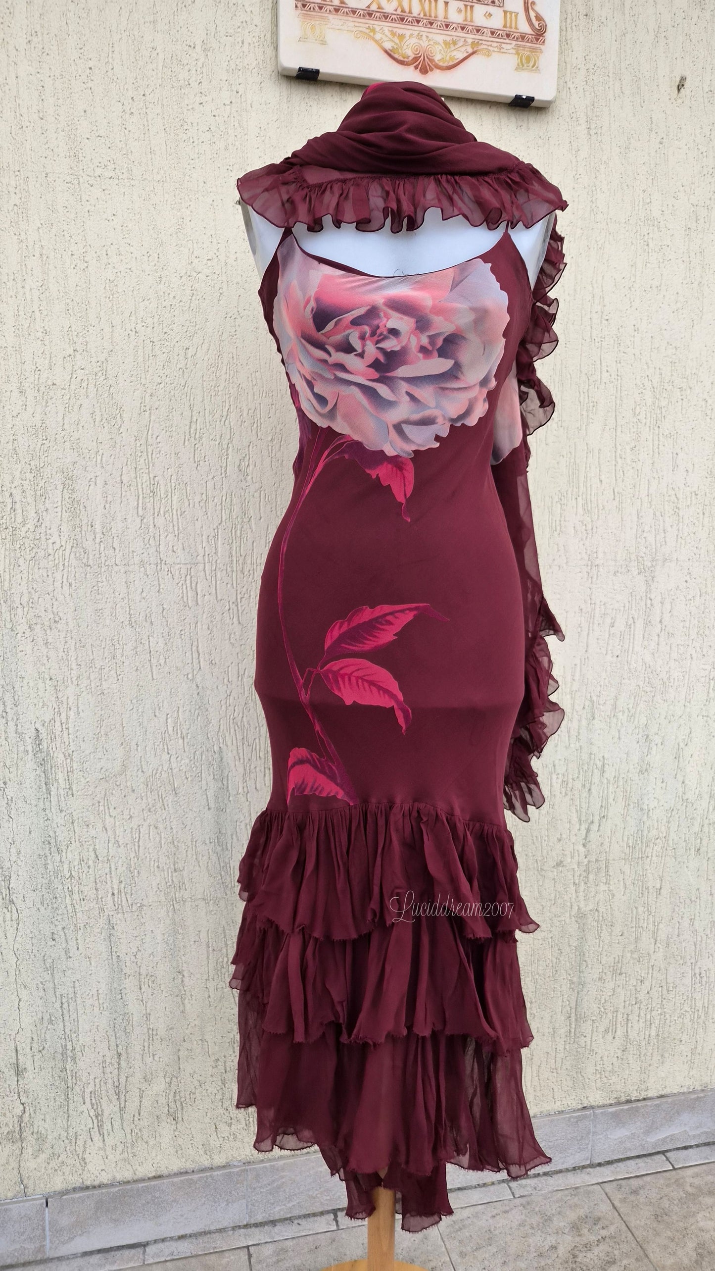 Robe en soie dos nu avec châle