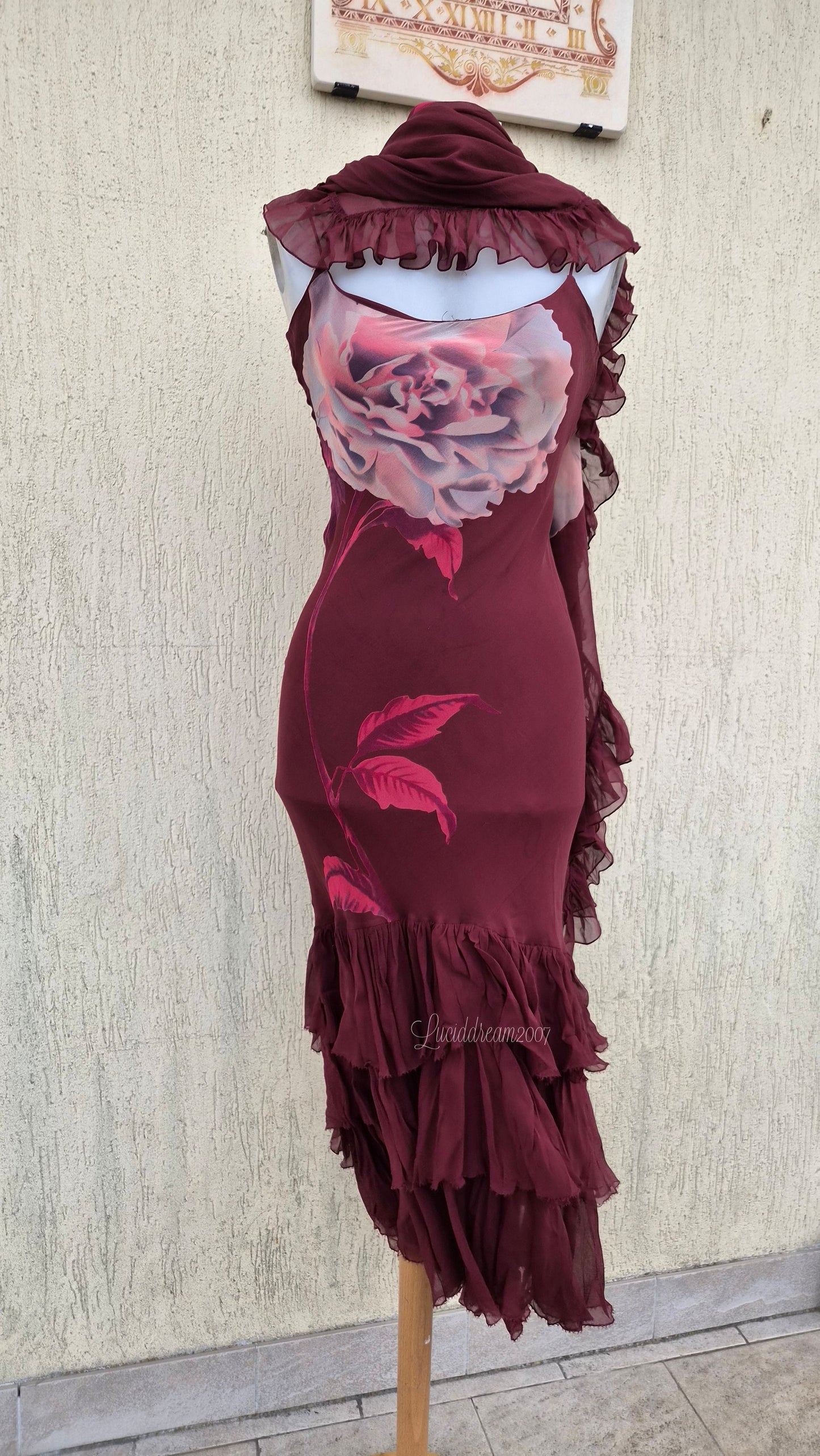 Robe en soie dos nu avec châle