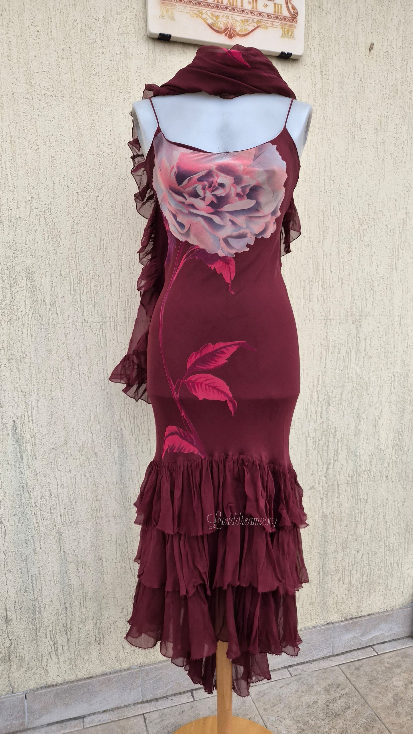 Robe en soie dos nu avec châle