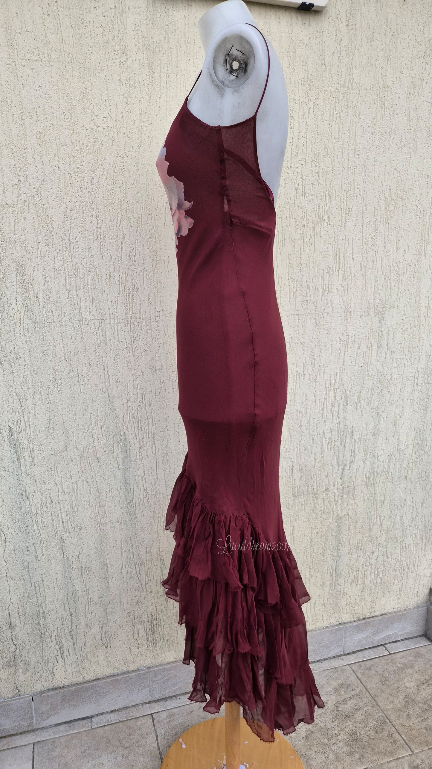 Robe en soie dos nu avec châle