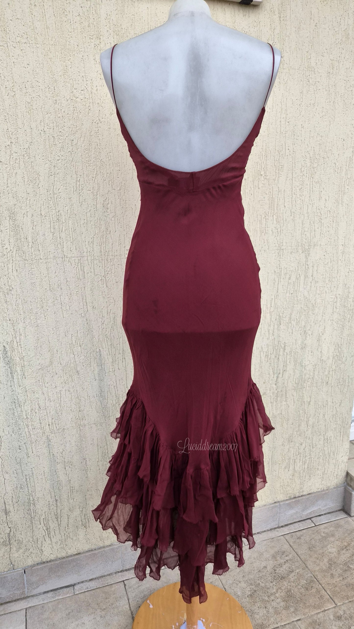 Robe en soie dos nu avec châle