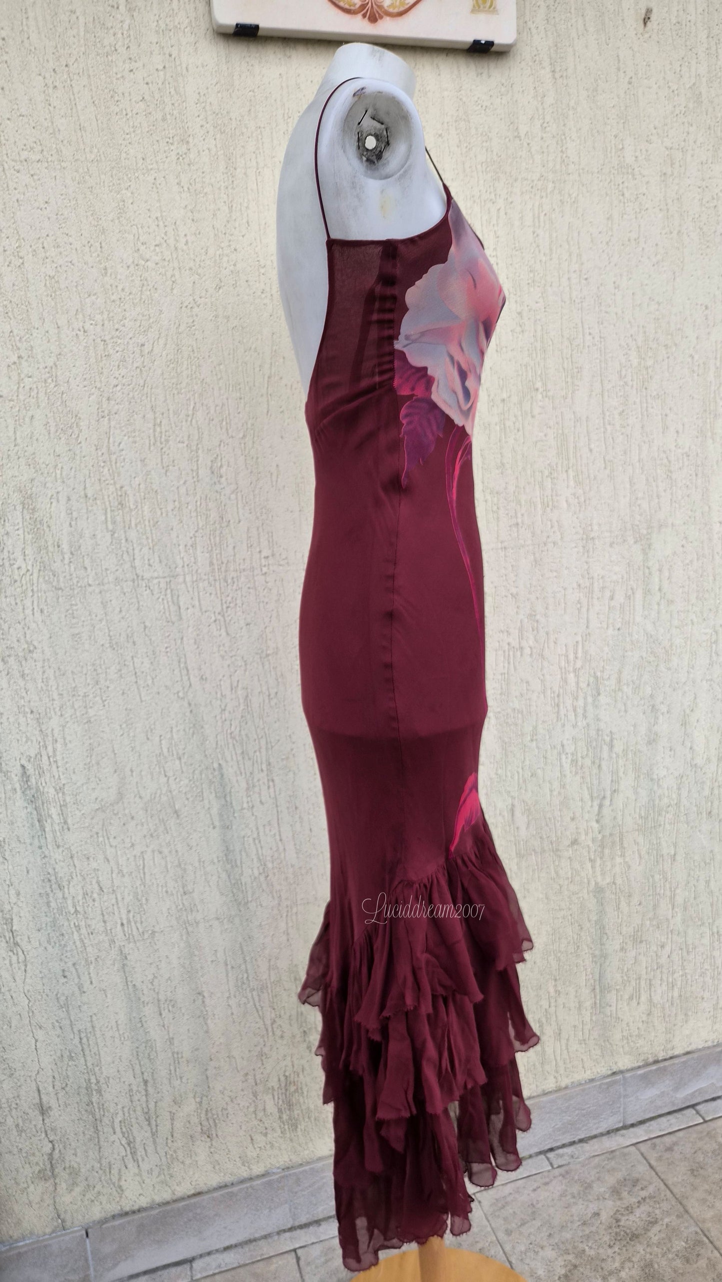 Robe en soie dos nu avec châle