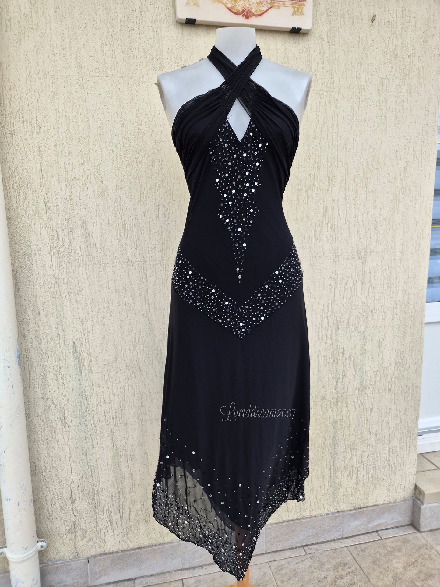 Robe dos nu en voile brodé