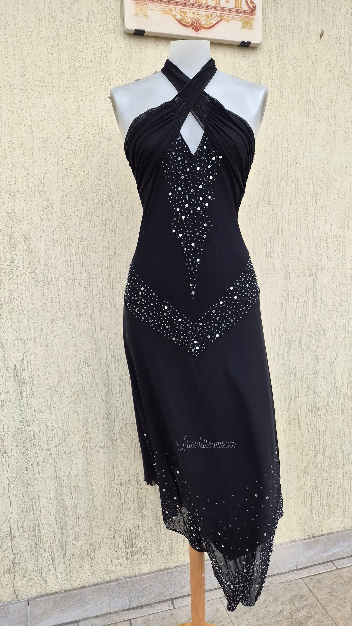 Robe dos nu en voile brodé
