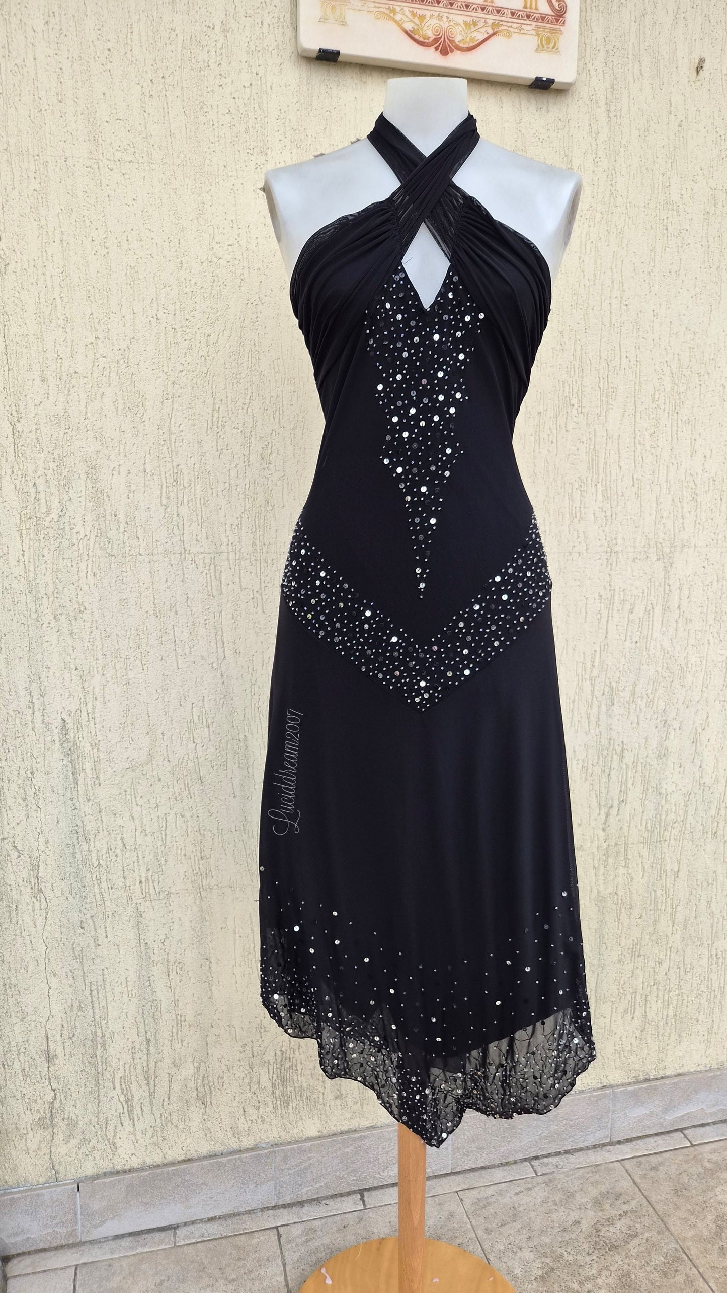 Robe dos nu en voile brodé