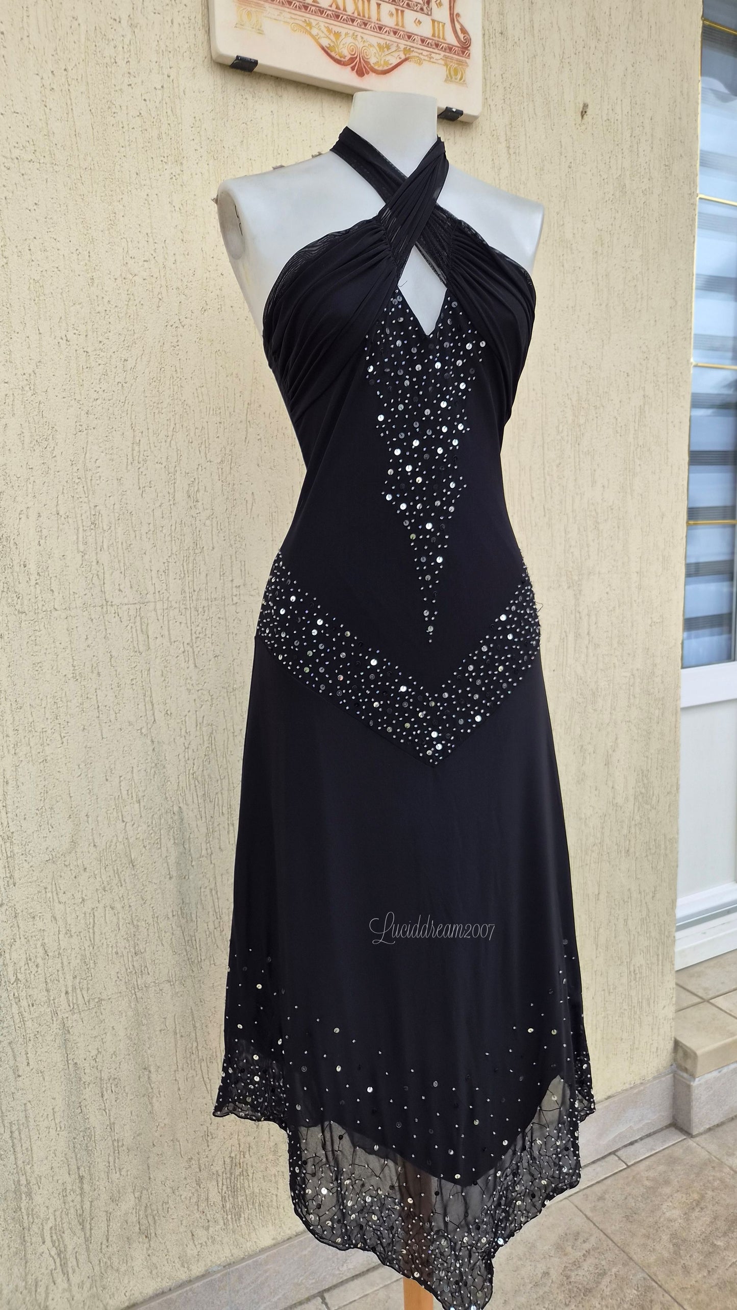 Robe dos nu en voile brodé