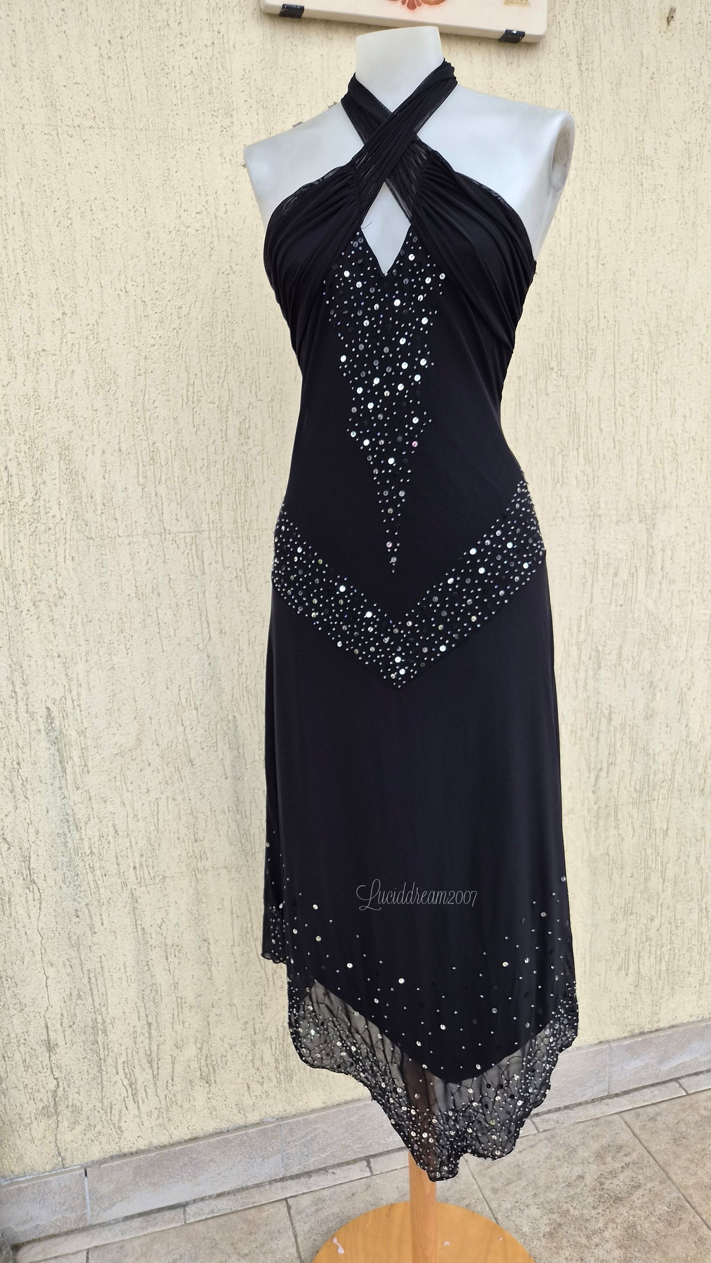 Robe dos nu en voile brodé