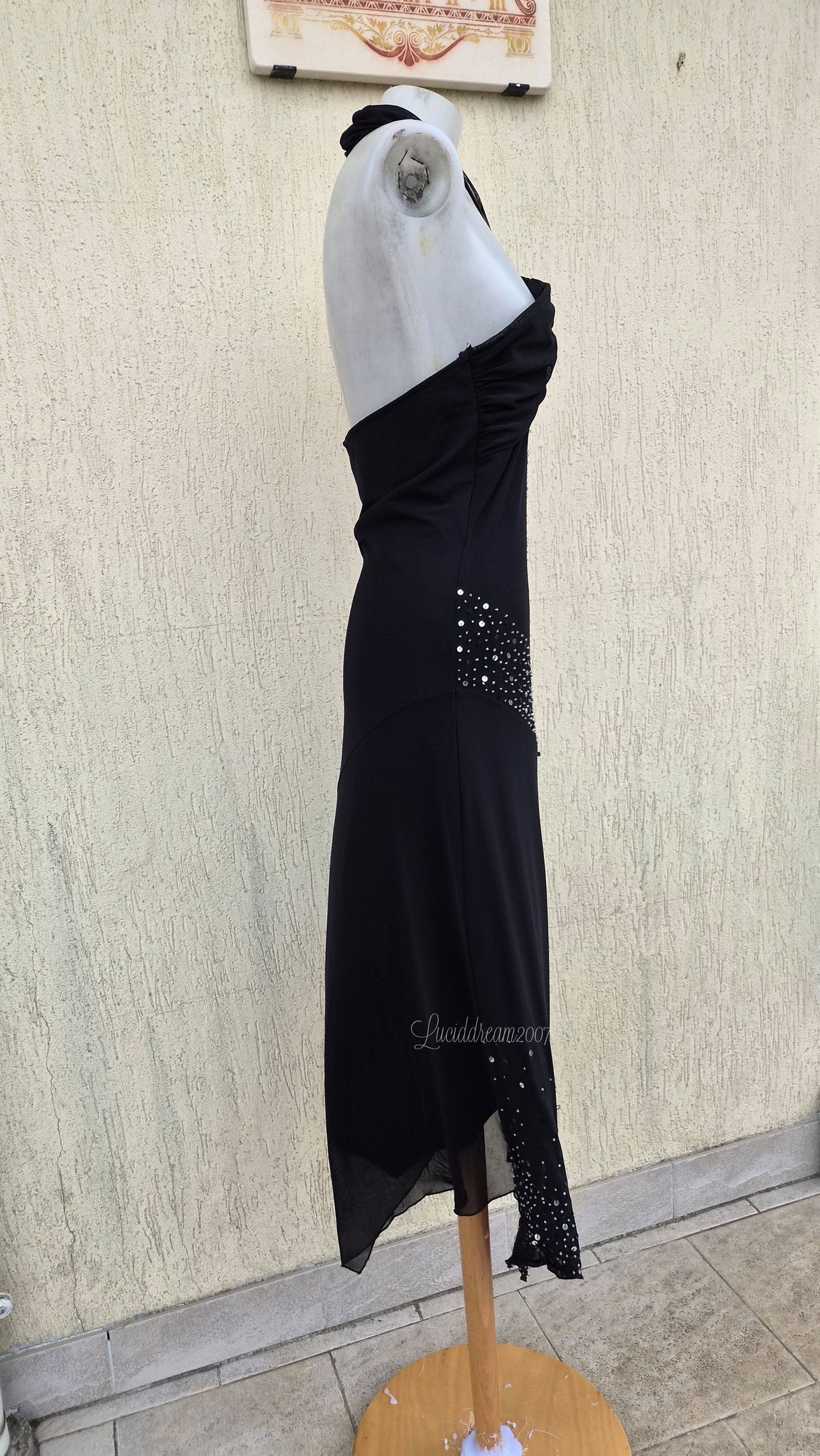 Robe dos nu en voile brodé