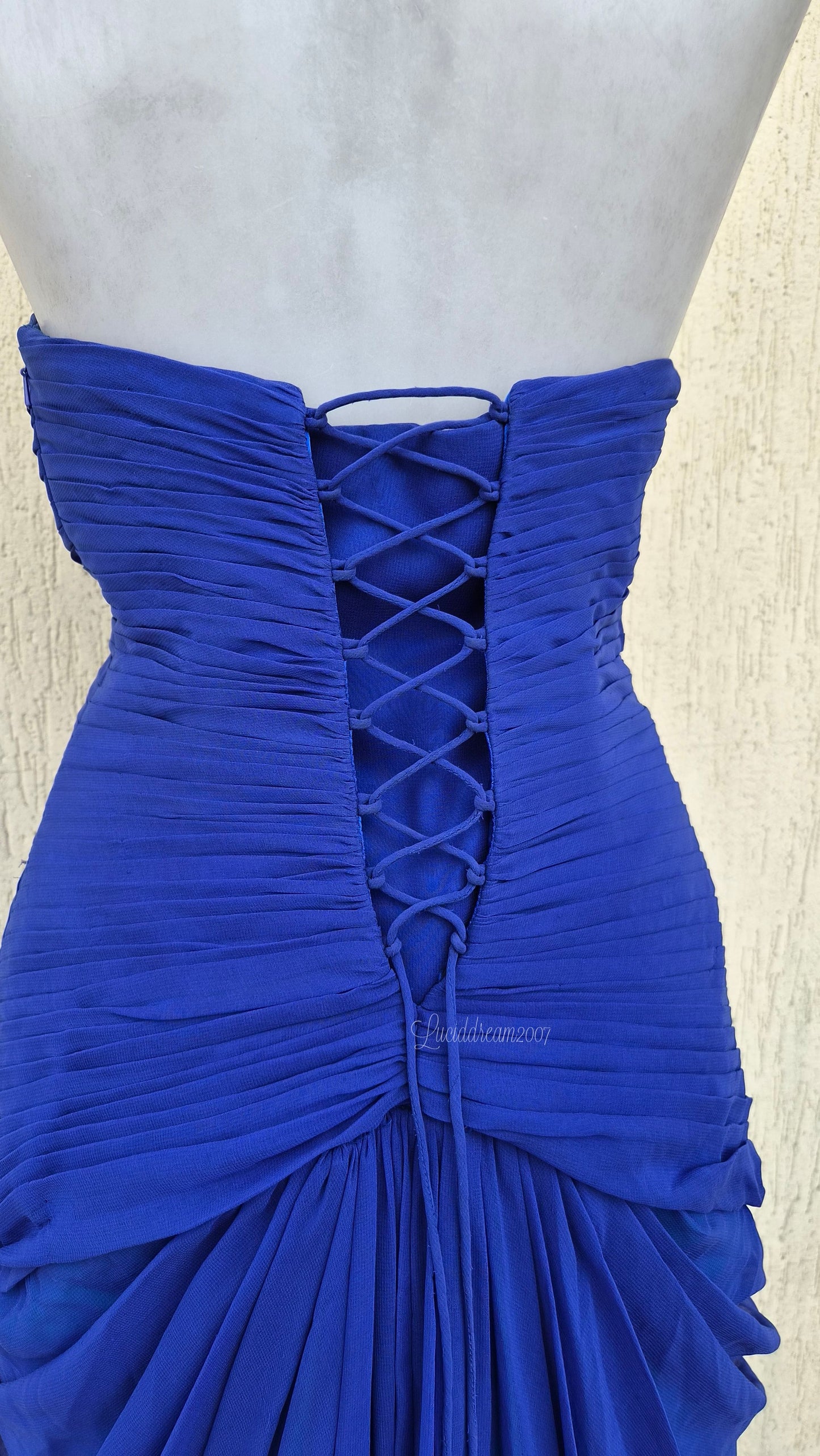 Robe bleue électrique brodée