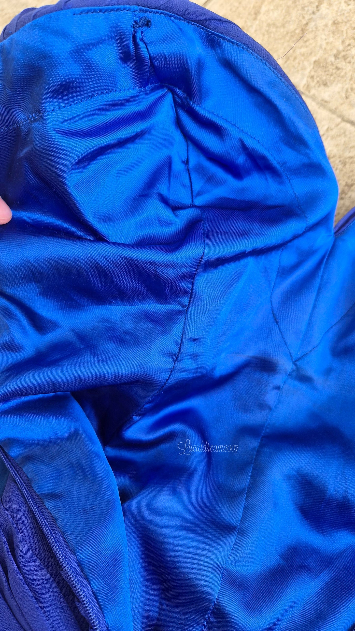 Robe bleue électrique brodée