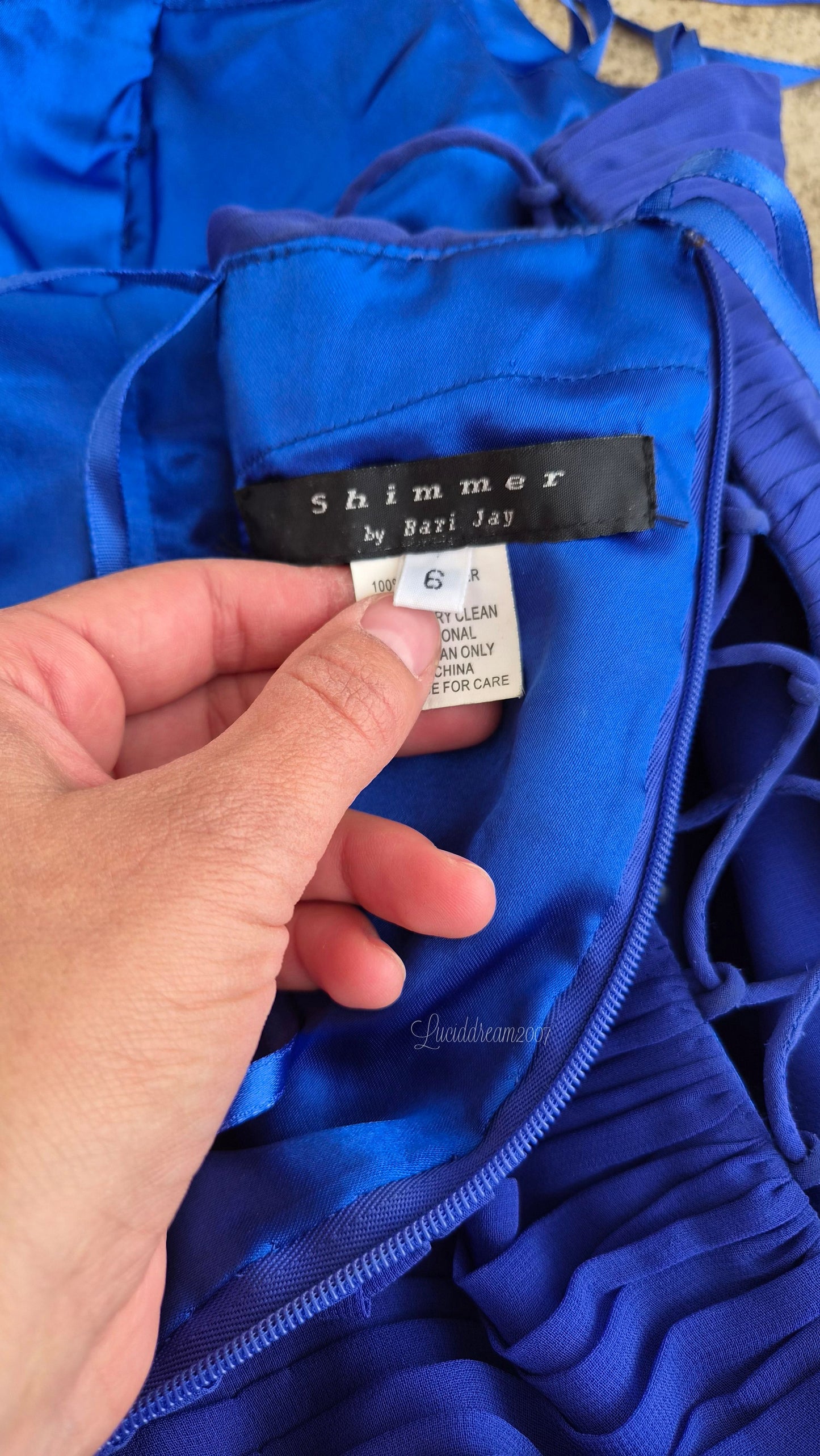 Robe bleue électrique brodée