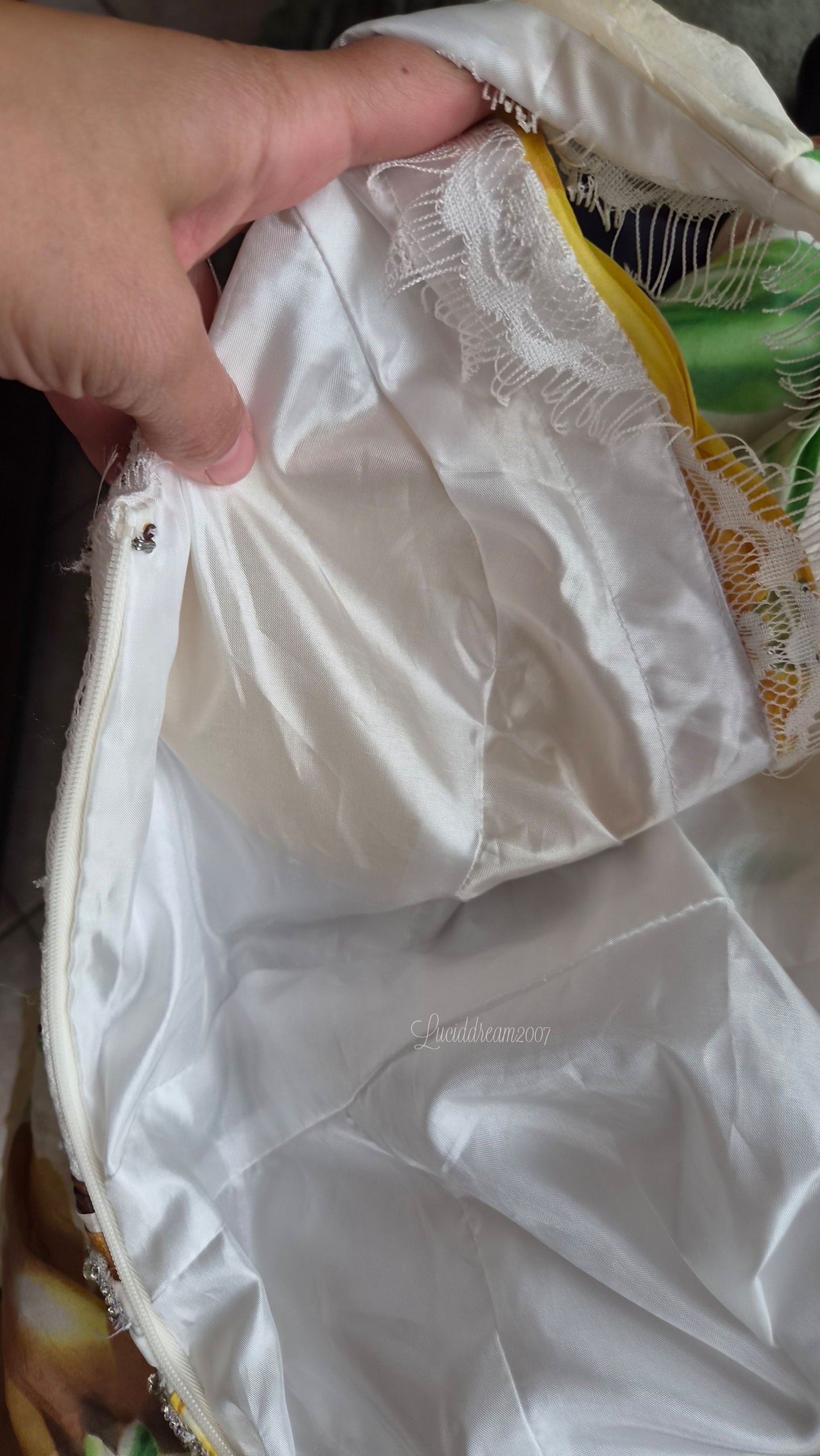 Robe dos nu blanche brodée