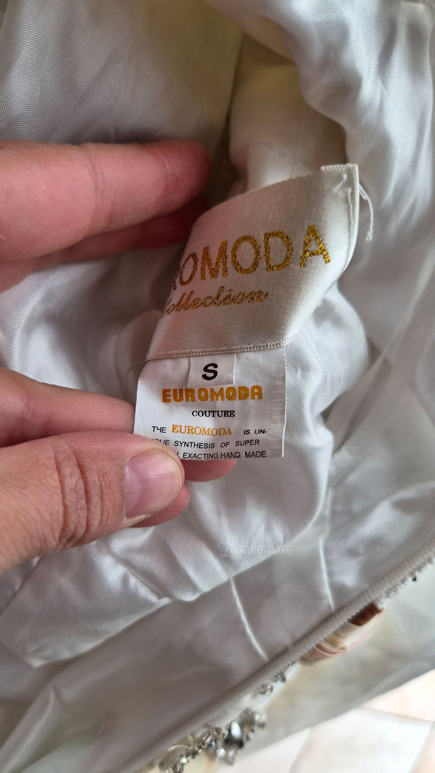 Robe dos nu blanche brodée