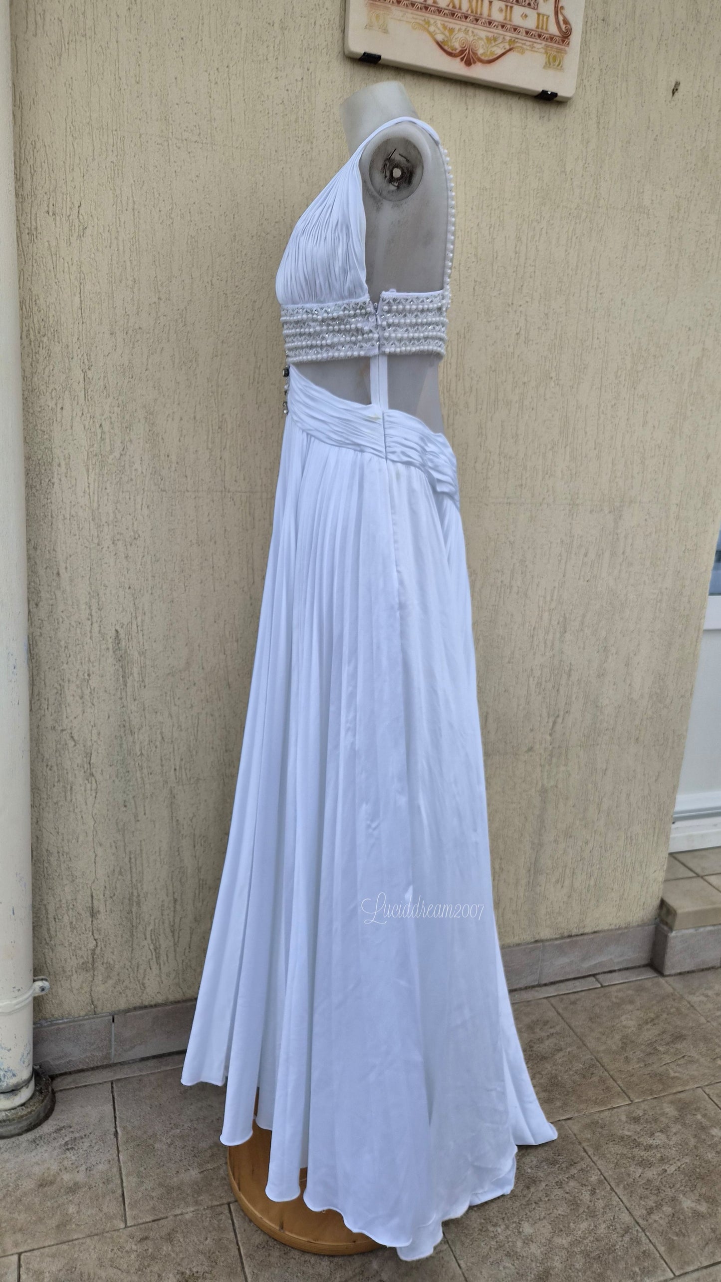 Robe dos nu blanche brodée