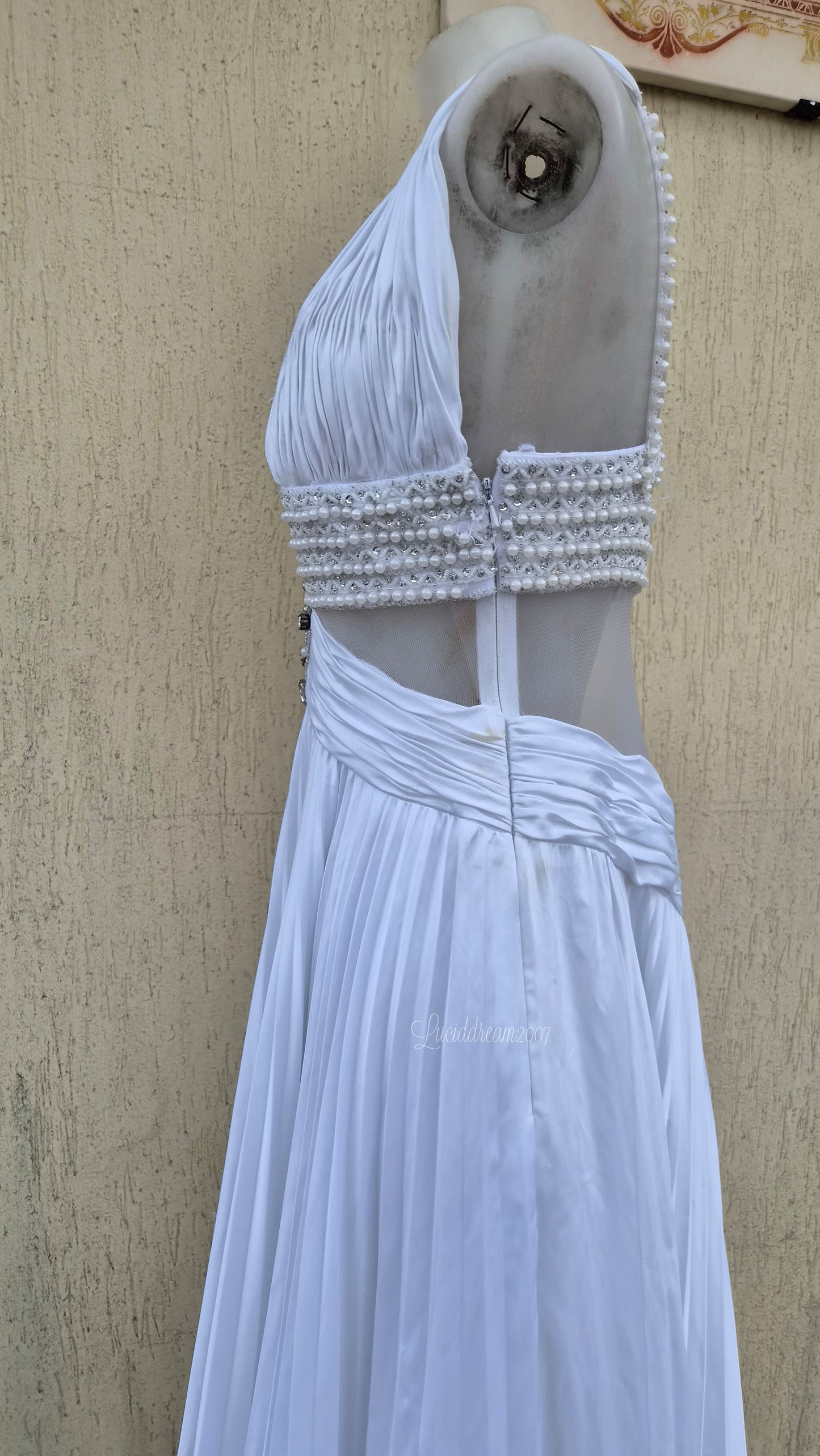 Robe dos nu blanche brodée