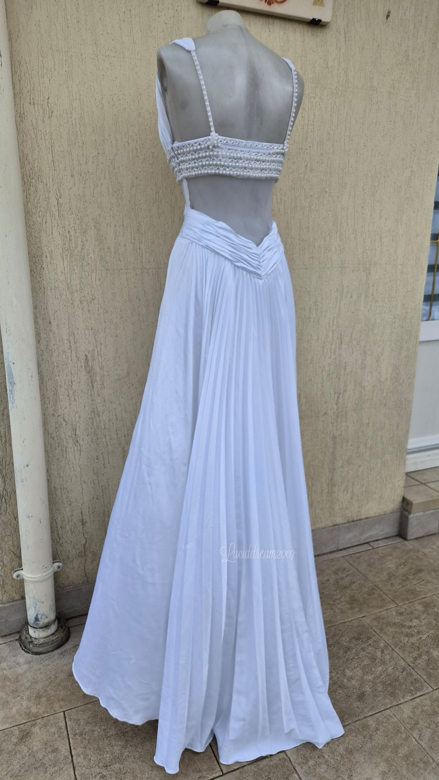 Robe dos nu blanche brodée